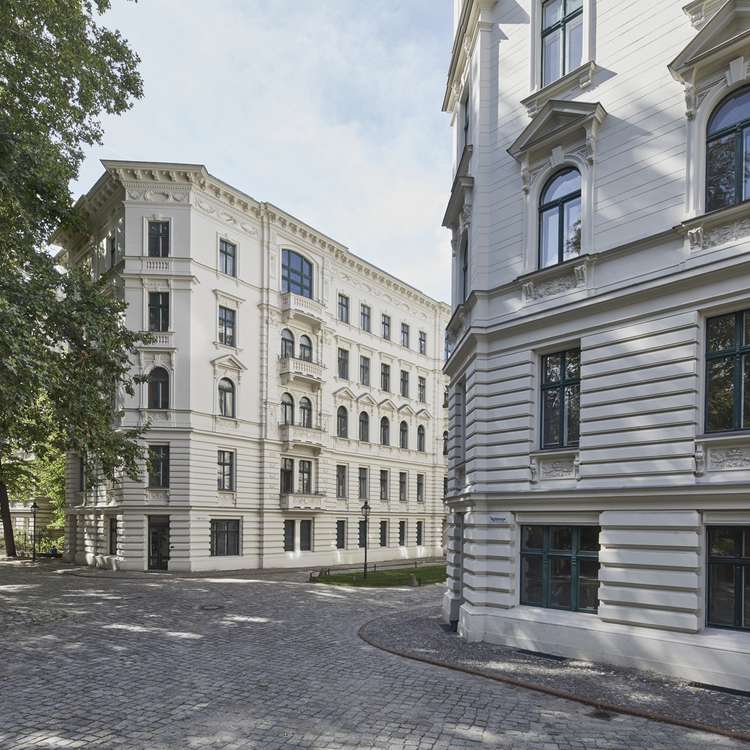 Ein Stück Architekturgeschichte: Sanierte und bezugsfreie Etagenwohnung im Riehmers Hofgarten