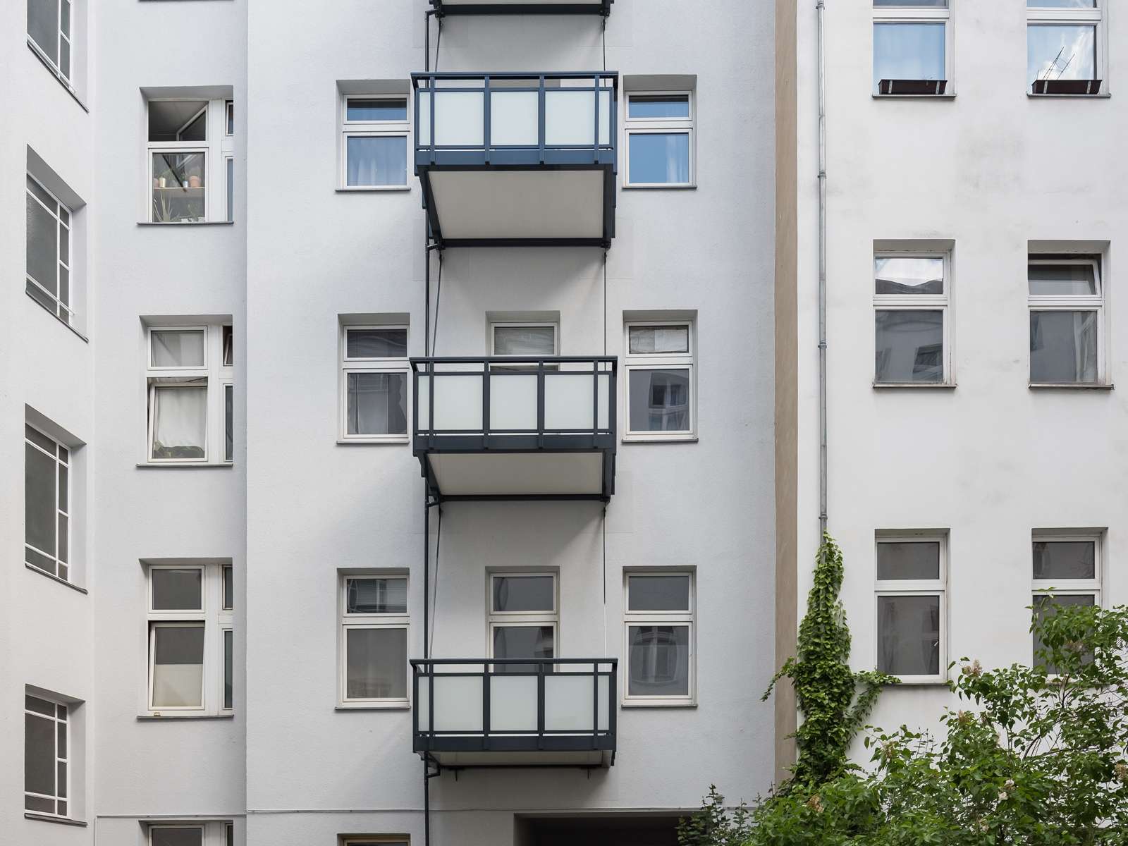 Inner Courtyard with balconies | Erasmusstraße