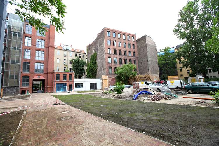 Bauplatz zur rechten Seite | Mariannenplatz