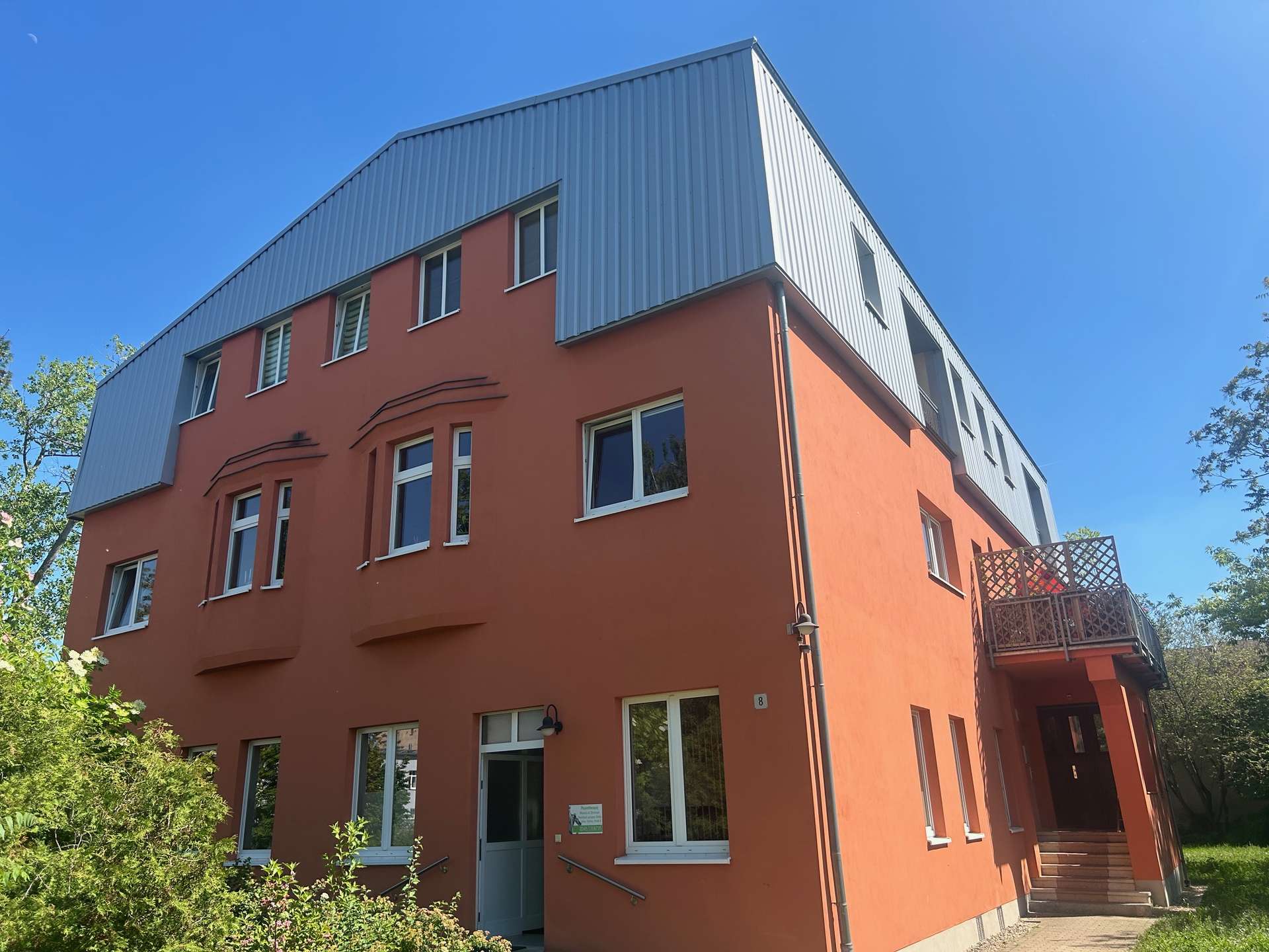 Geräumige Vierraumwohnung, mit Loggia, EBK, Citynah und mit Stellplatz!
