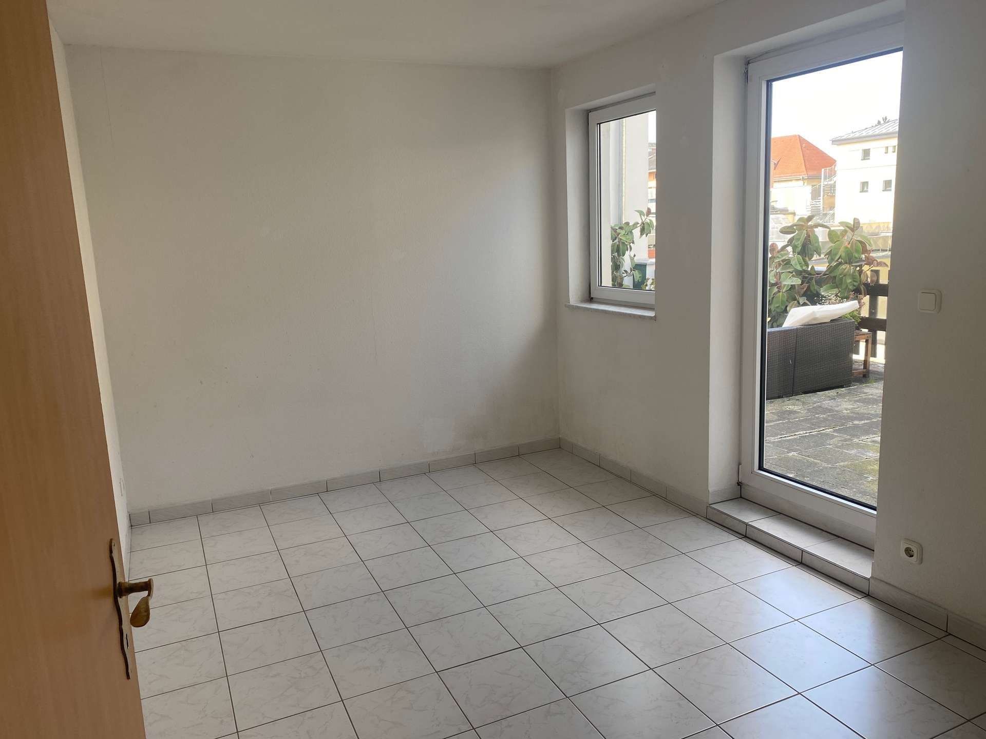 Reiheneckhaus mit kleiner Garage und Garten zu verkaufen!