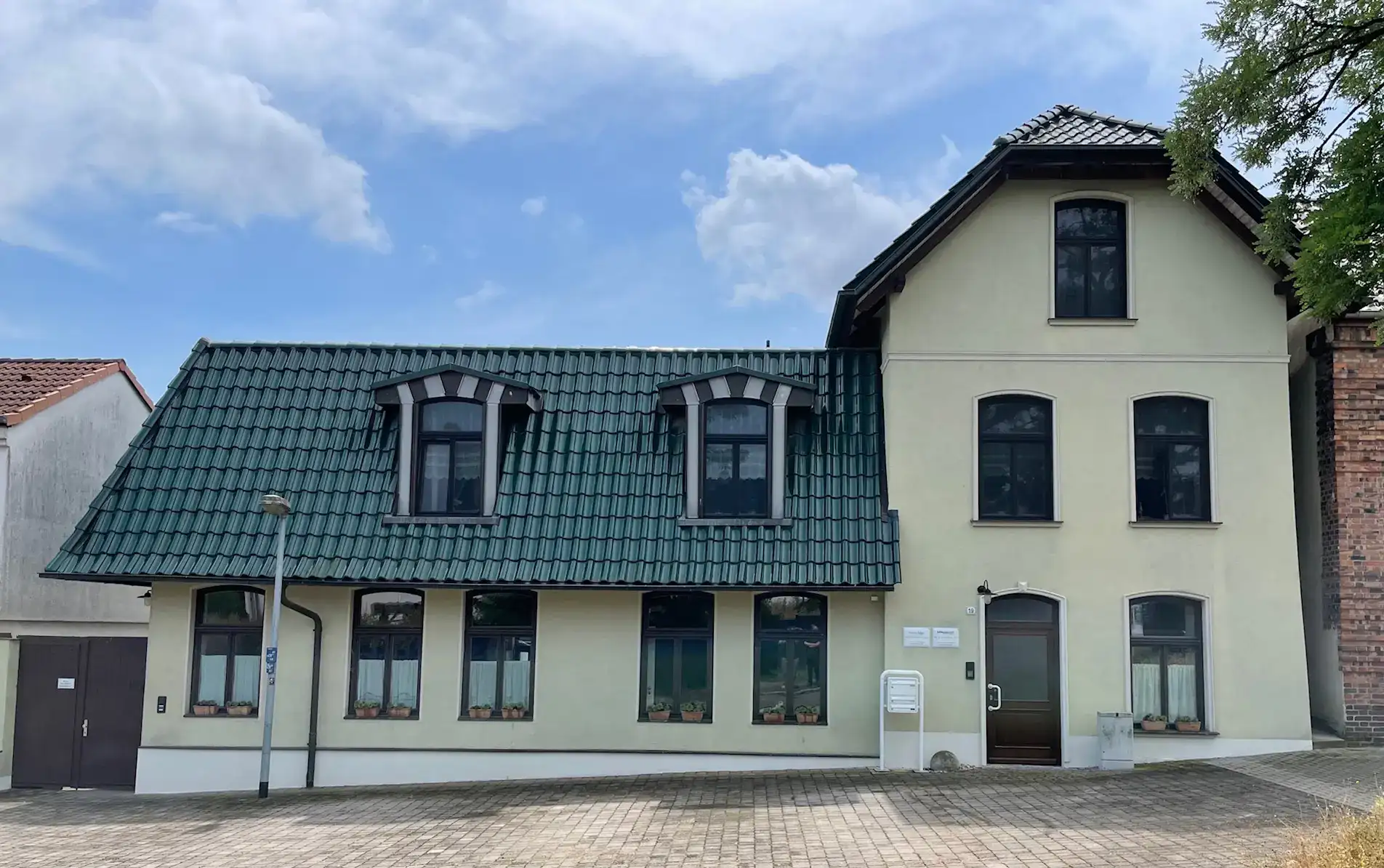 Luxuriös ausgebautes Haus auf großzügigem Grundstück am Rande der Elsteraue - Wohnen & Arbeiten in einem!