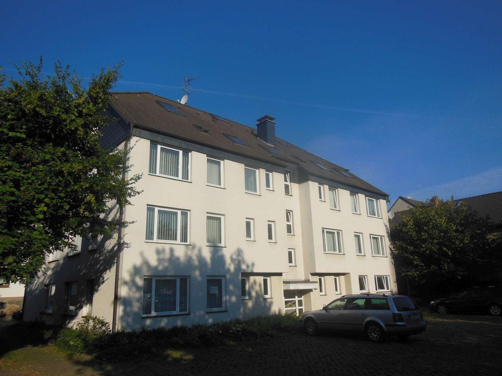 Erstbezug! Exklusive Modernisierung, 2 Bäder, großer Balkon, Garage, Stellplatz u.v.m.