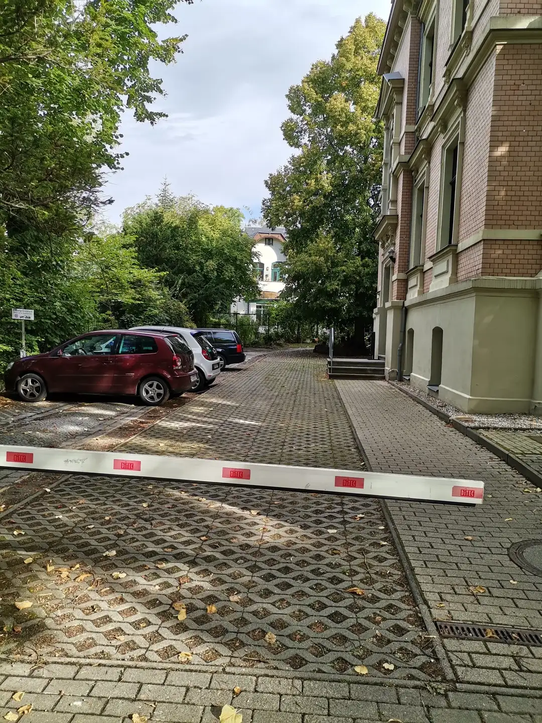 Vermietet! Frisch sanierte 4-Zimmer-Wohnung mit Balkon, 2 Bädern und ruhigem Innenhof im Paulusviertel - Stellplatz möglich!