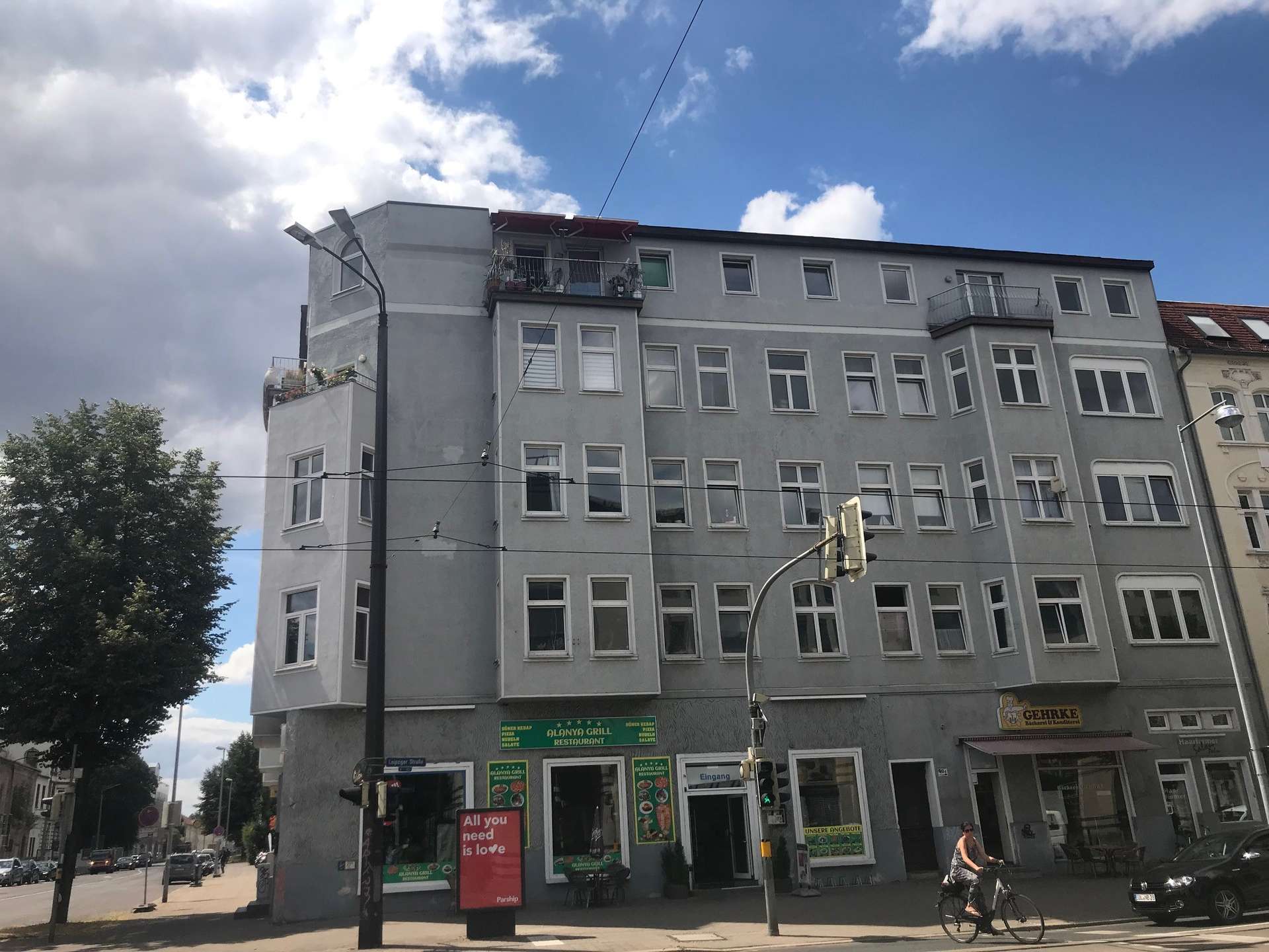 Dachgeschosswohnung mit geräumigem Badezimmer!