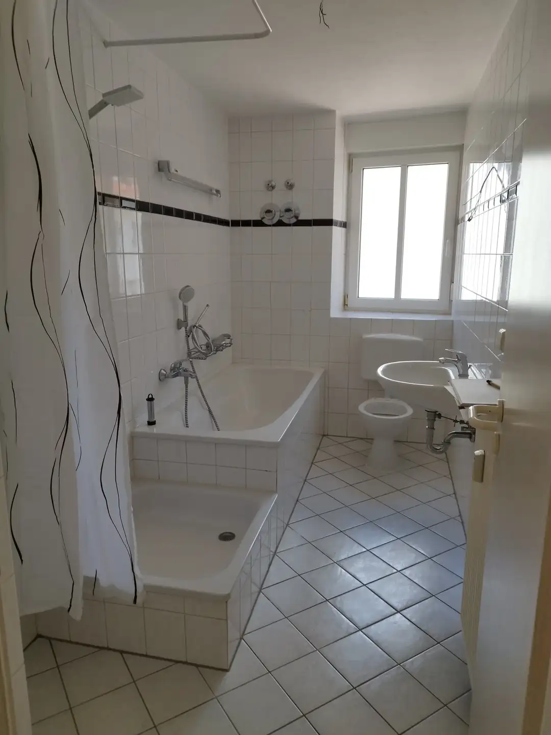 Vermietet! Lichtdurchflutete Wohnung mit Balkon, Tageslichtbad und großzügigem Schlafzimmer!