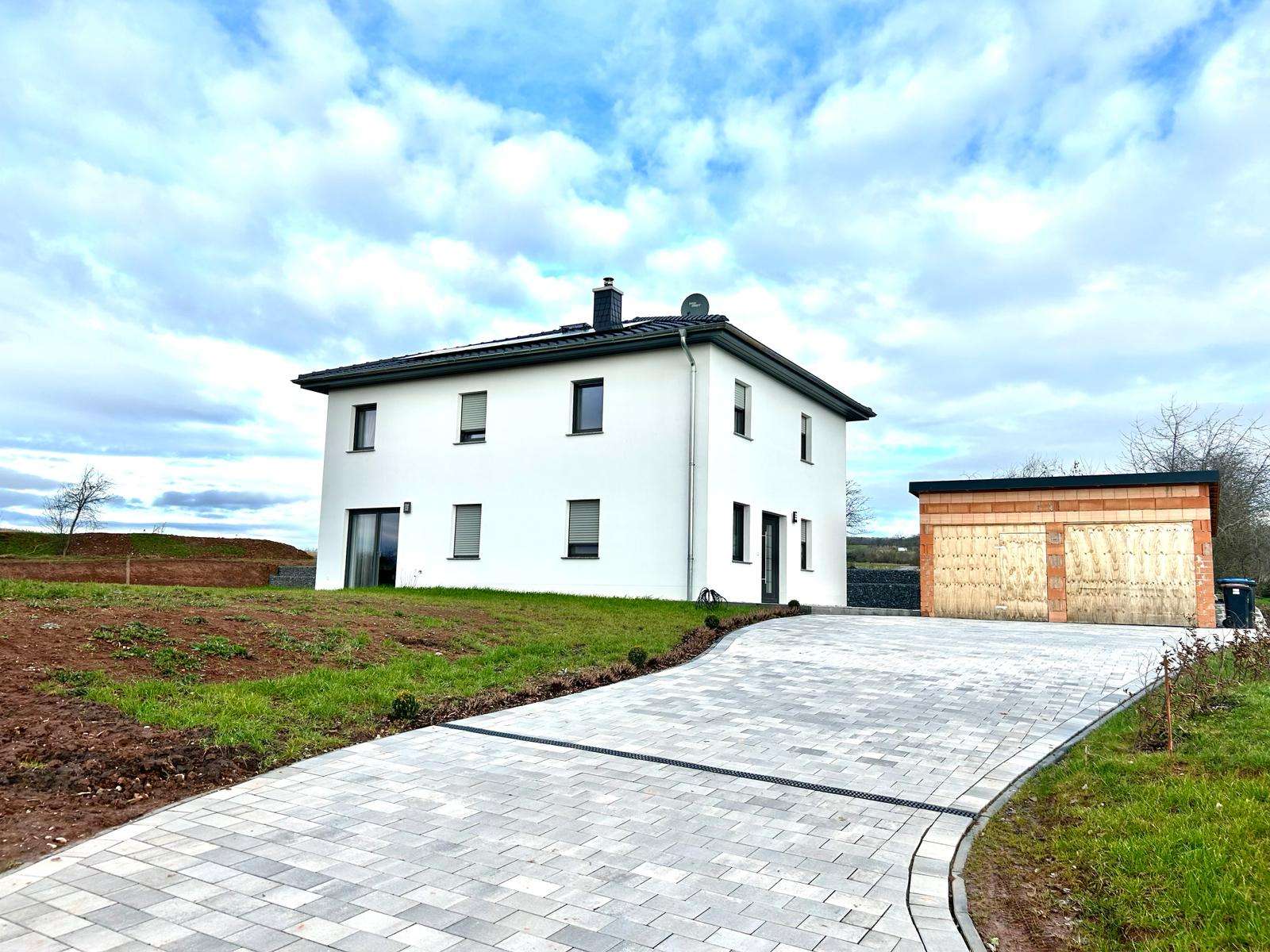 Neu im Bieterverfahren: Neubau Stadtvilla in idyllischer Lage und Weitblick zur Verwirklichung Ihrer Wohnträume!