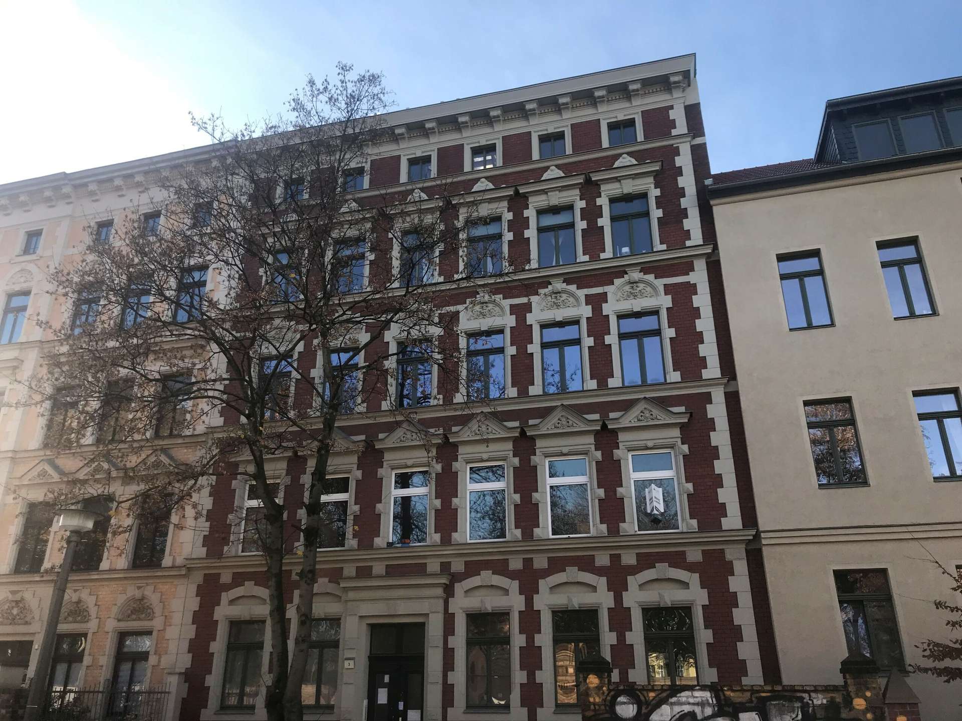 Schöne 2 Raumwohnung mit Kamin, Balkon und Bad mit Fenster!