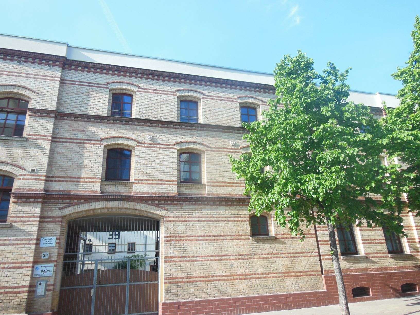 Balkon, Hauswirtschaftsraum und Stellplatz oder Garage möglich!