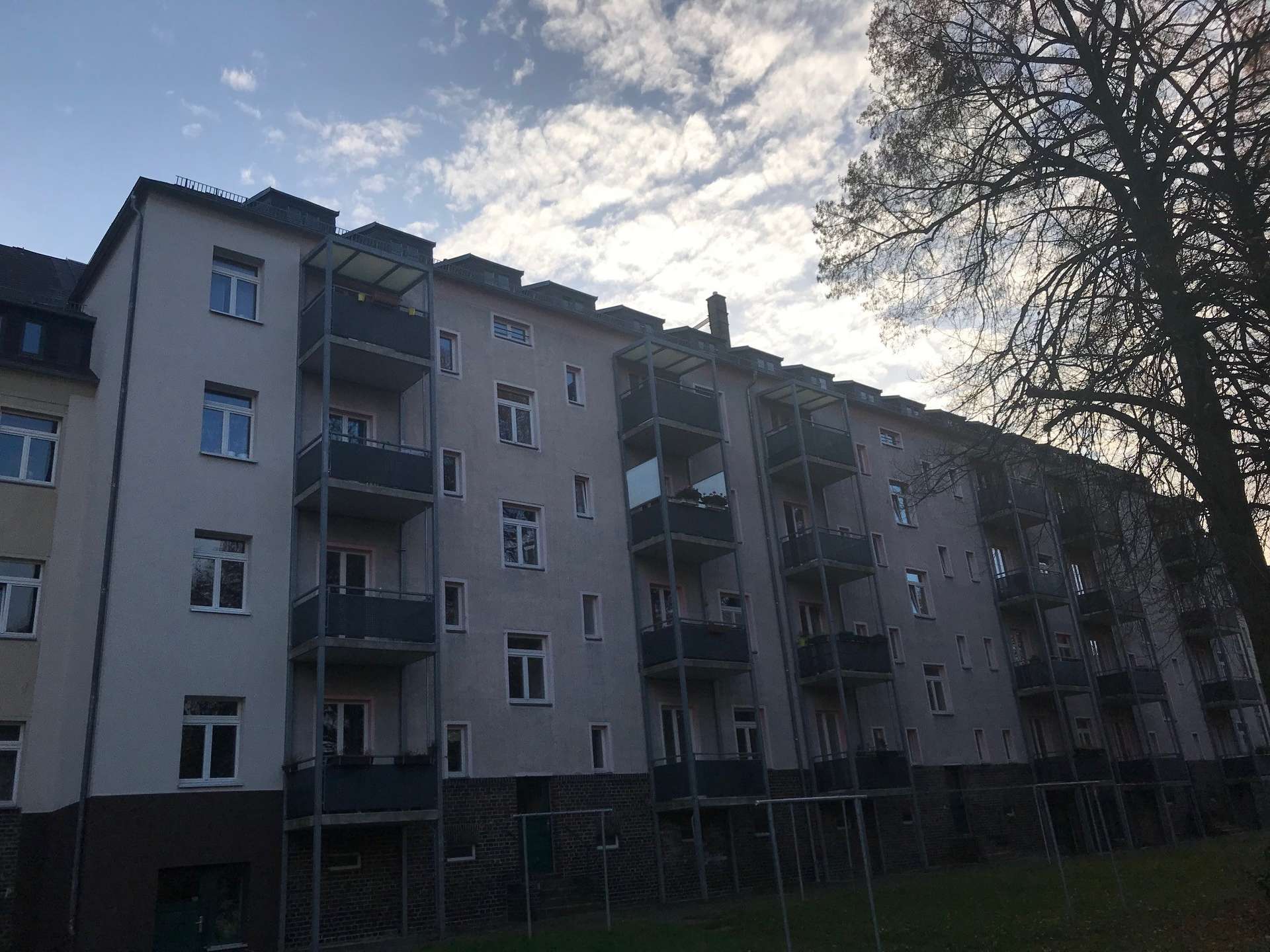 Ohne Kaution! Erstbezug nach Modernisierung - kleine 3-Raum-Wohnung mit Balkon!