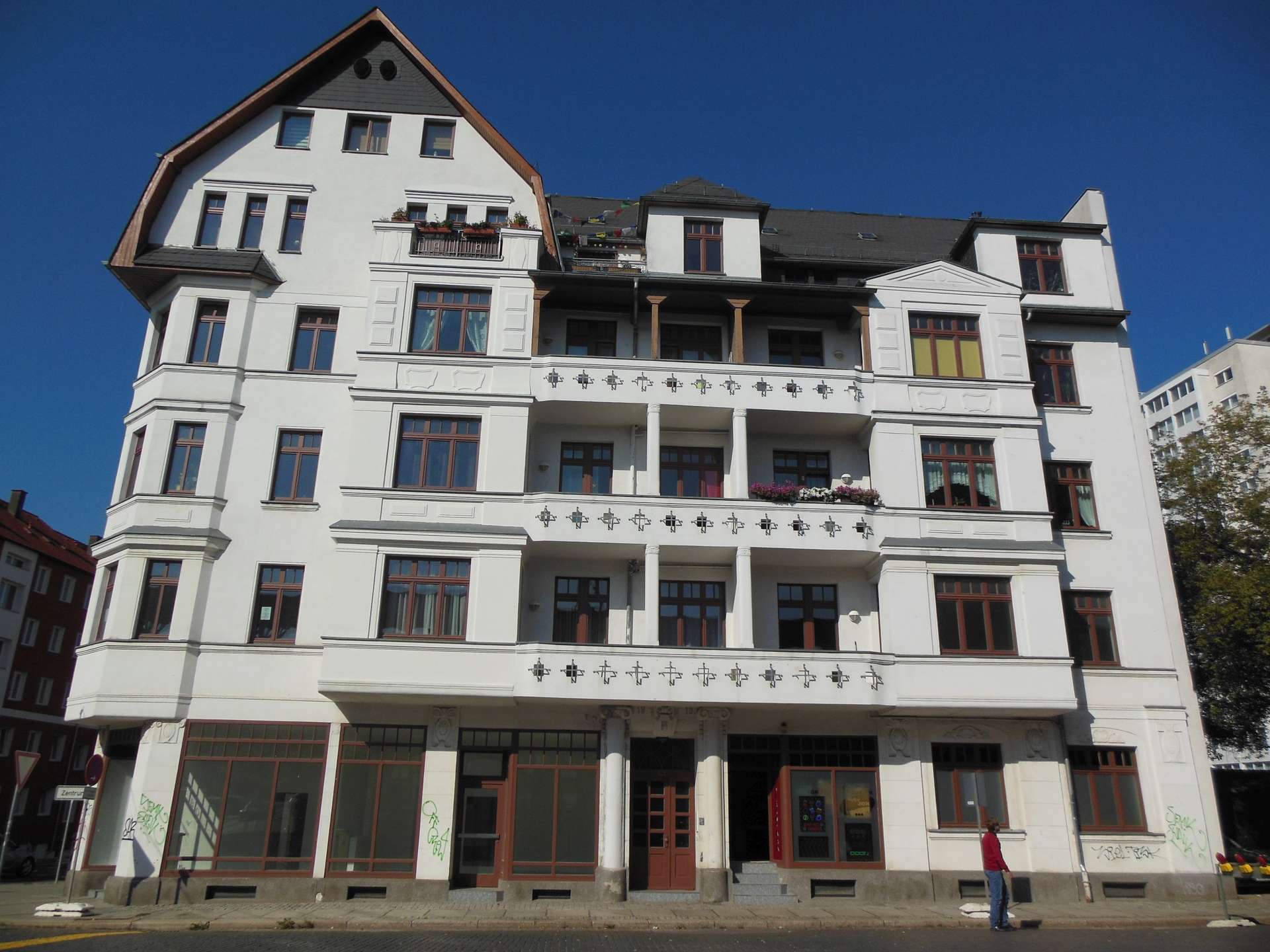 Bezugsfertig mit Aufzug & Balkon!