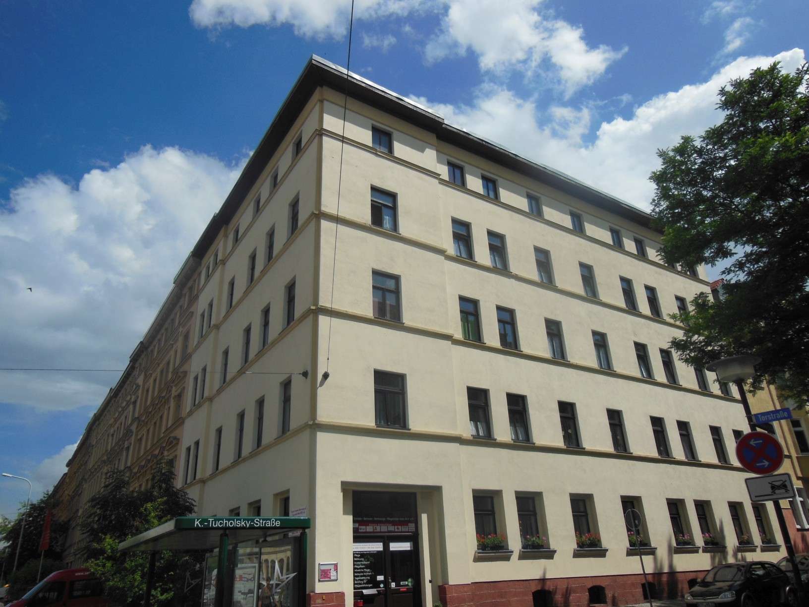 WG geeignete Wohnung mit Tageslichtbad, Balkon und Einbauküche!