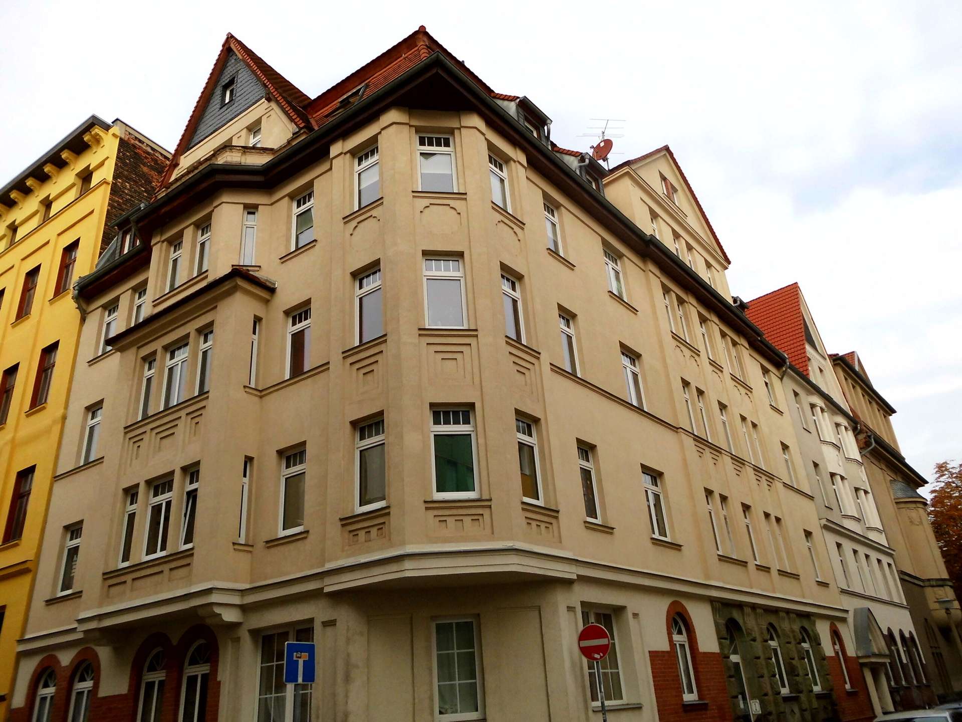 Mit Balkon und genügend Platz für eine kleine Familie!