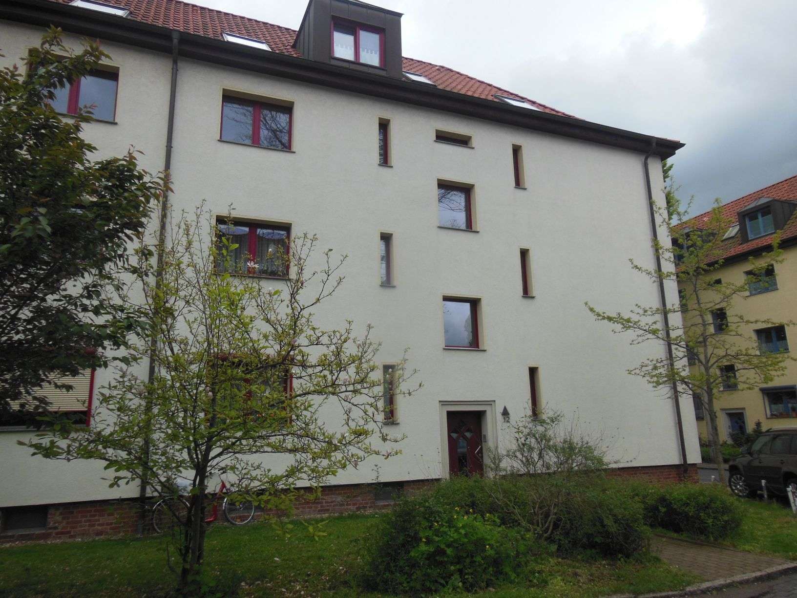 Küche & Bad mit Fenster und Balkon ins Grüne!