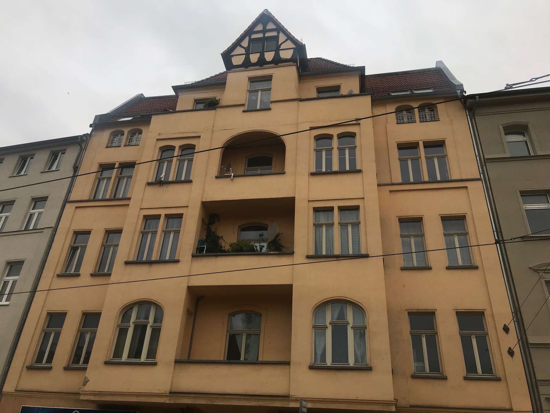 Direkt am Steintor mit Dielung, Erker und Stuck!