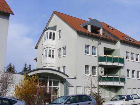Greifen Sie zu: Außergewöhnlich geschnittene Wohnung mit Einbauküche und Balkon!