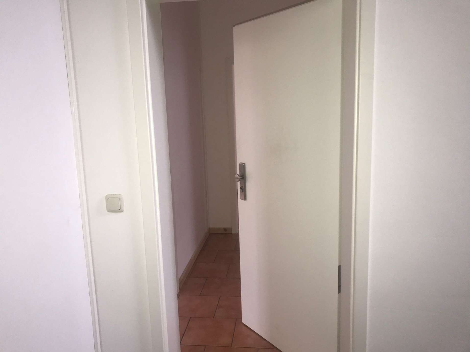 Gemütliche Singlewohnung mit Kamin, Balkon und großes Bad mit Wanne & Dusche!