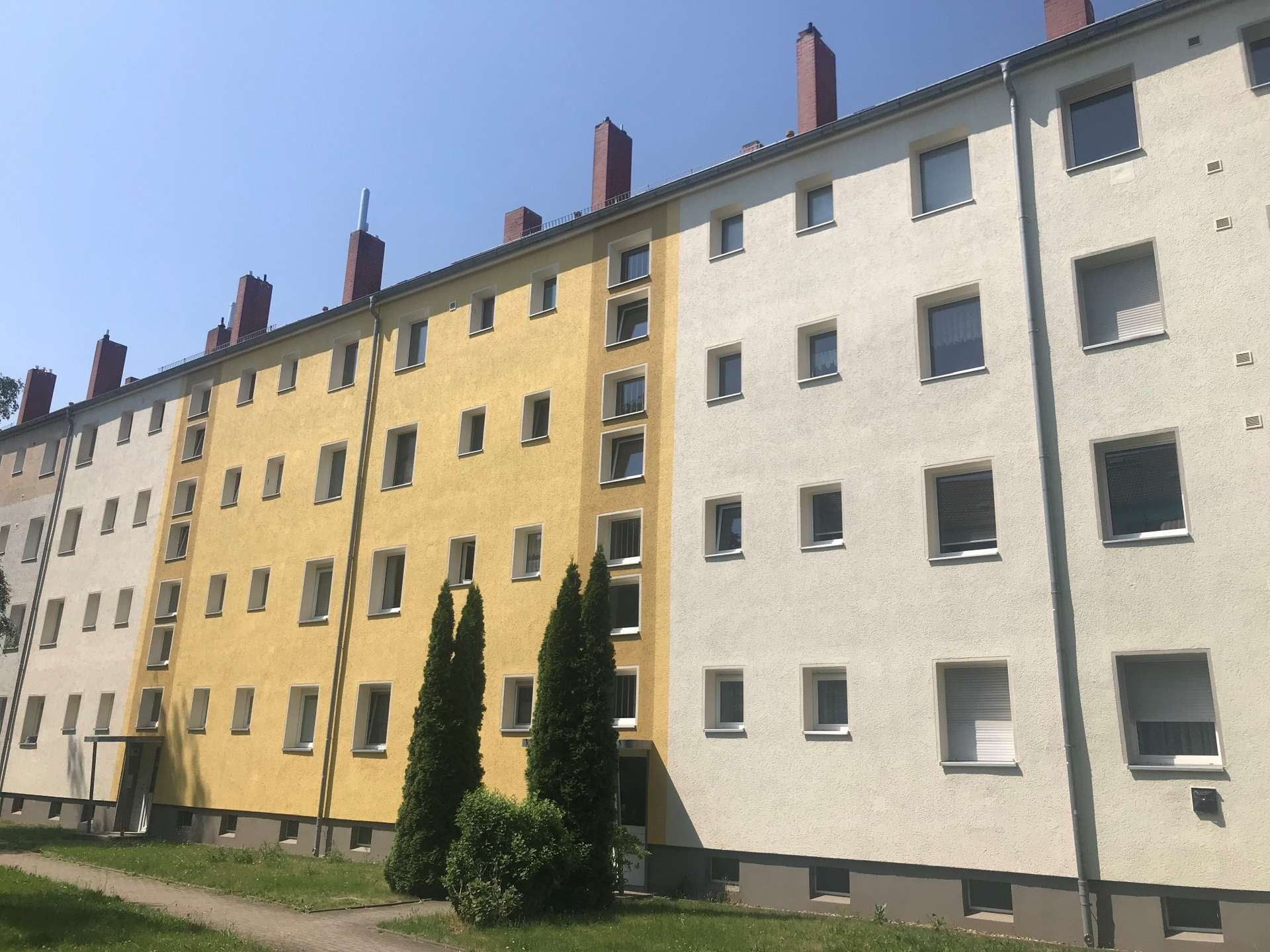 Gepflegte Eigentumswohnung mit 2 Balkonen und Einbauküche!