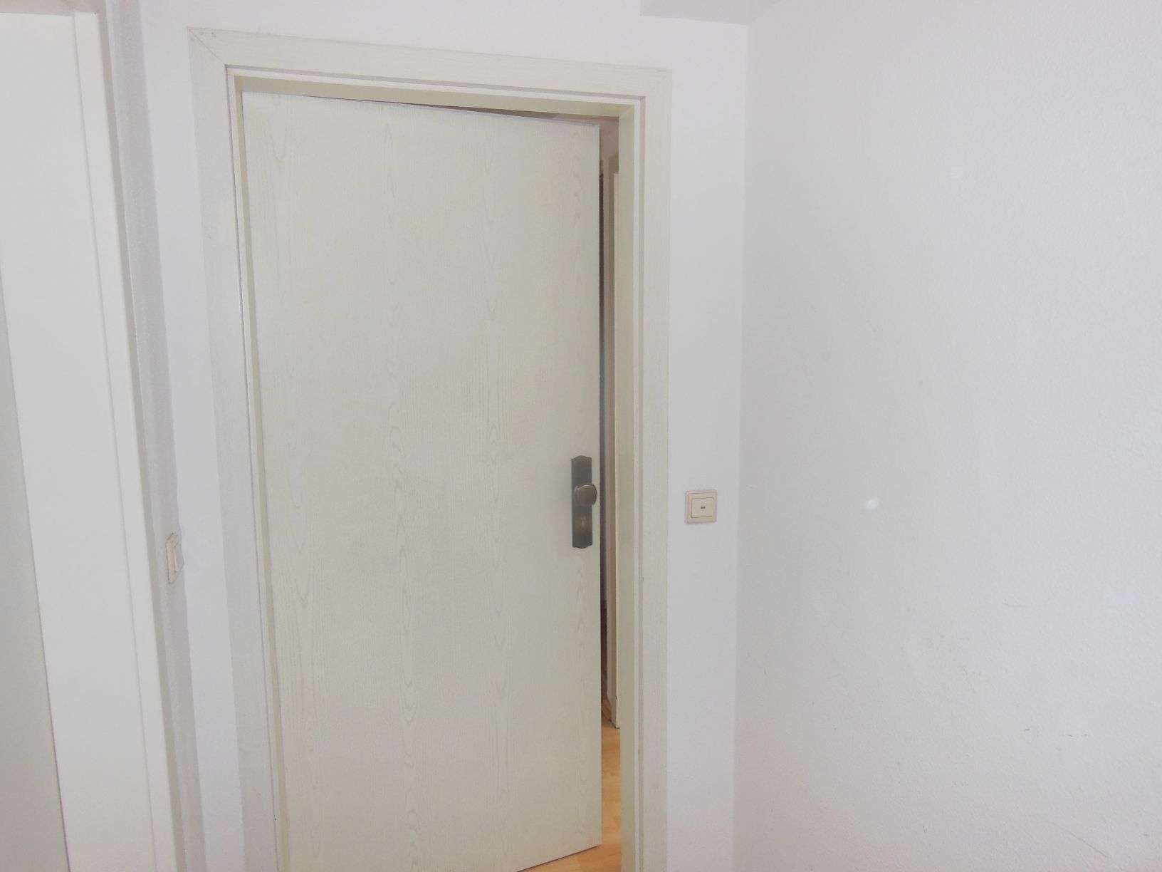 Dachgeschosswohnung mit Einbauküche und Tageslichtbad sucht Single! überarbeitet NaL 21.07.17
