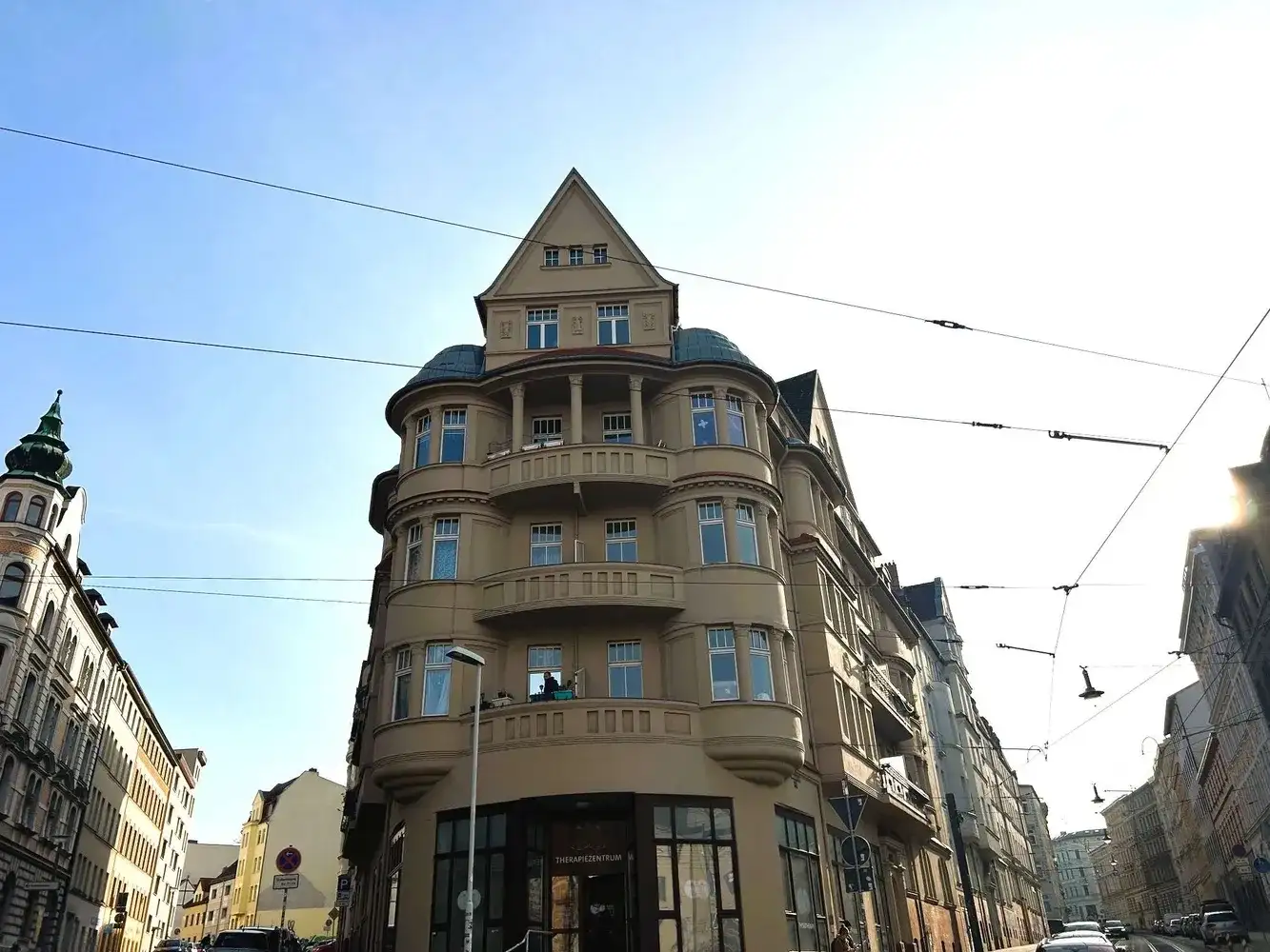 Schöne Altbau-Wohnung mit Süd-West-Balkon und Tageslichtbad am Rannischen Platz!