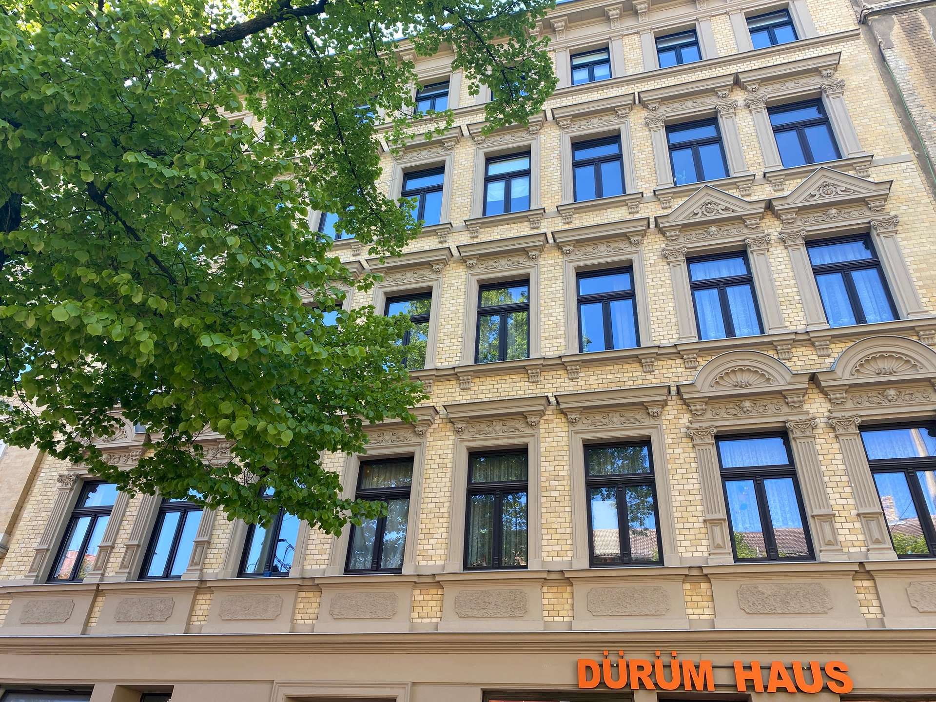 Traumhafte WG geeignete Wohnung mit Einbauküche und Designerbad!