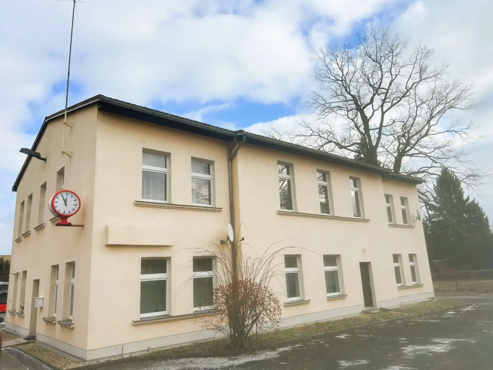 Attraktive Kapitalanlage und/oder Bauland: Voll ausgestatteter Betriebshof mit Entwicklungspotenzial im Dreiländereck!