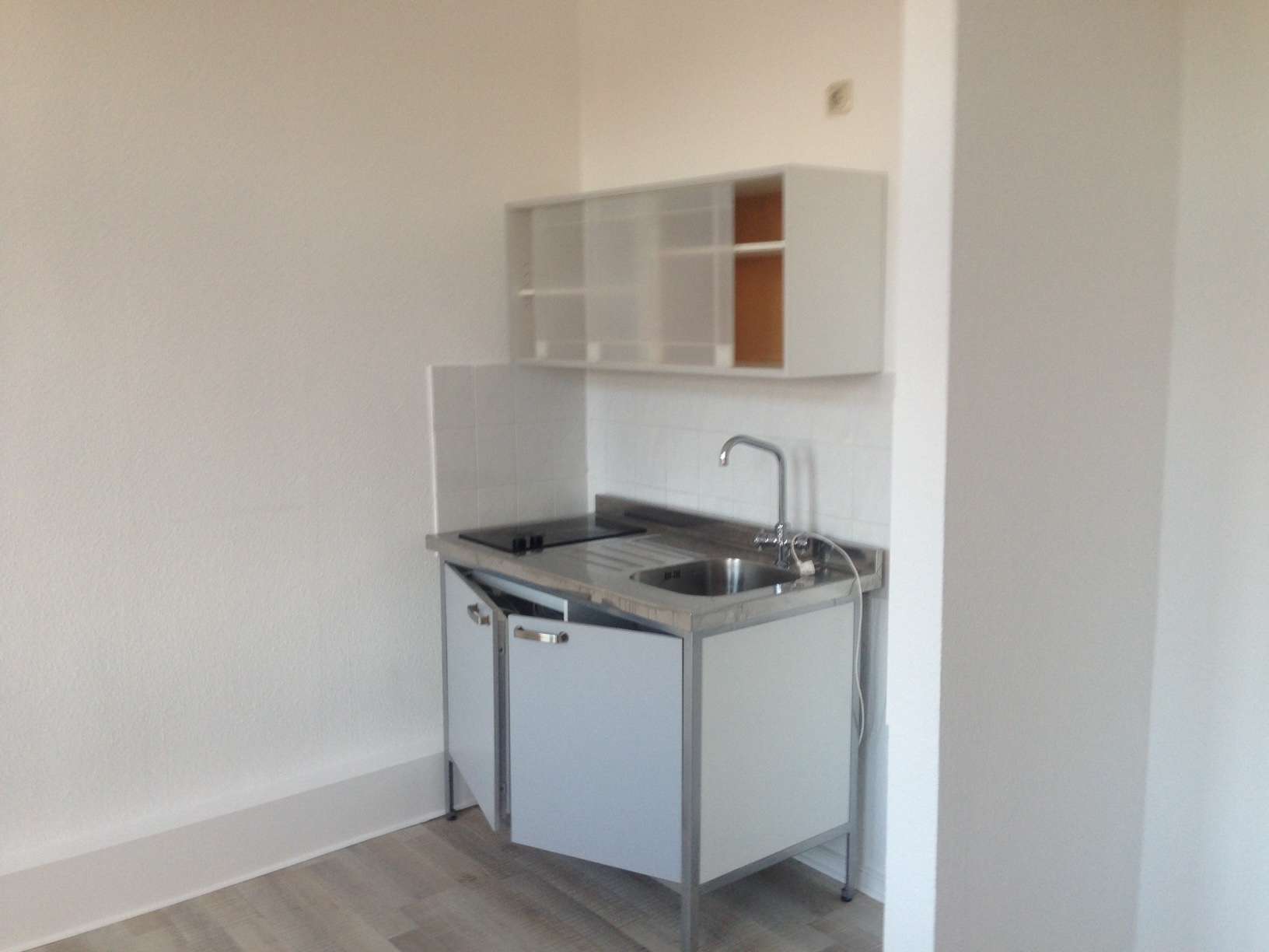 Kleine möblierte 2 Zimmer Wohnung! überarbeitet NaL 16.01.17
