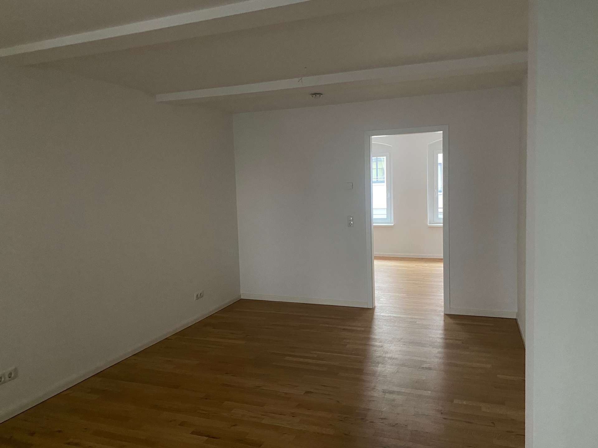 Kleines Gut zu verkaufen! Geeigent für Ferienanlager, Handwerkerzimmer, Seminarräume, Wohnhaus, Pool usw. mit Rendite!