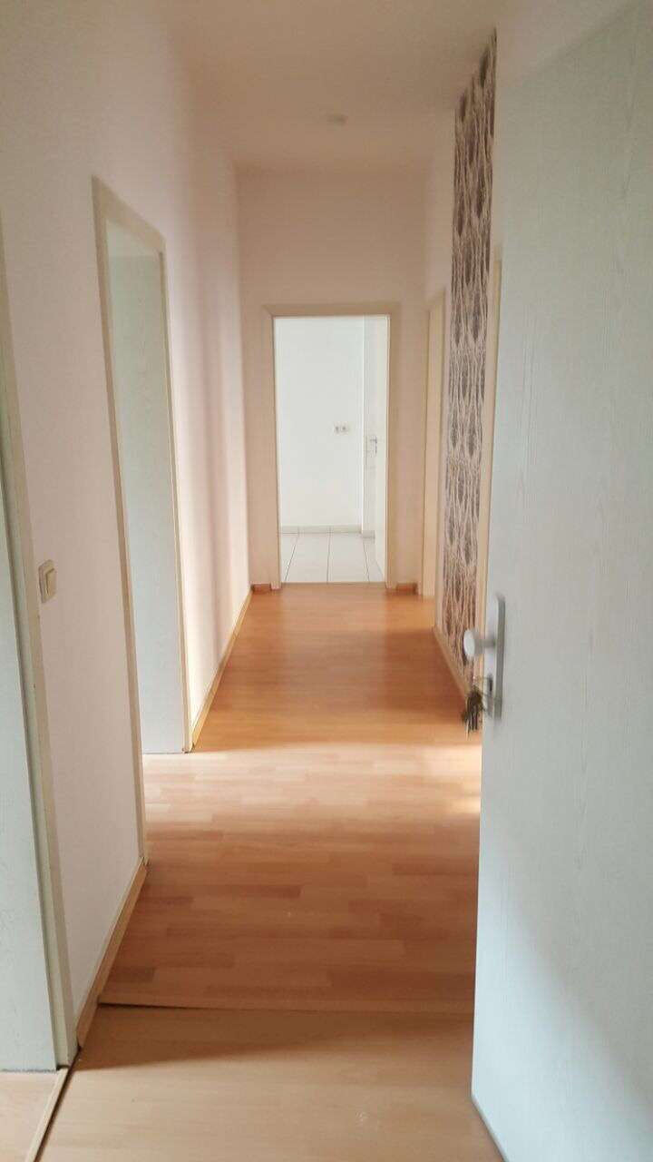 WG oder Pärchen gesucht, Abstellraum, Bad mit Fenster, Wohnküche mit Balkon und Einbauküche!