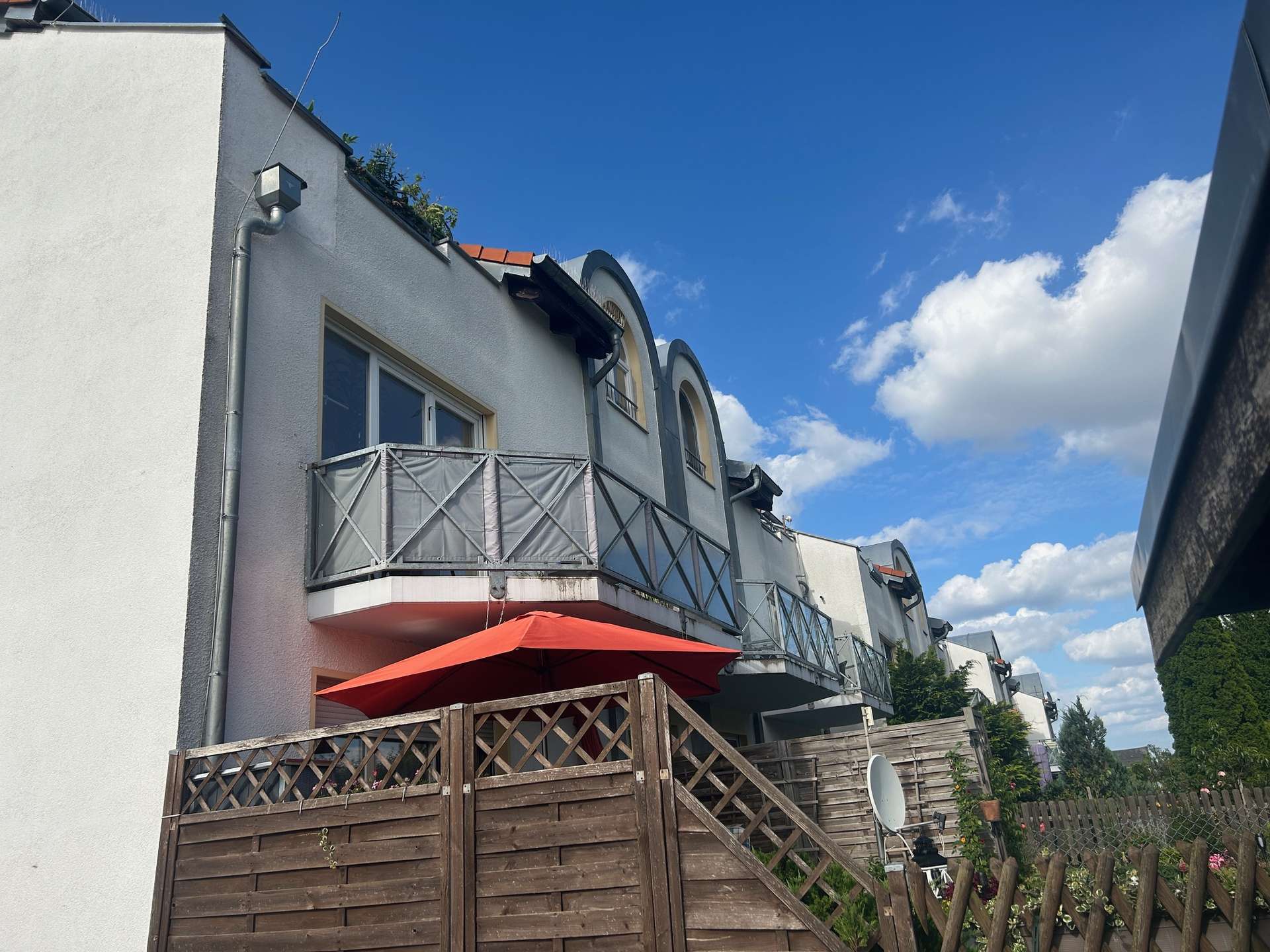 Ruhig gelegene Wohnung mit Einbauküche und Balkon!