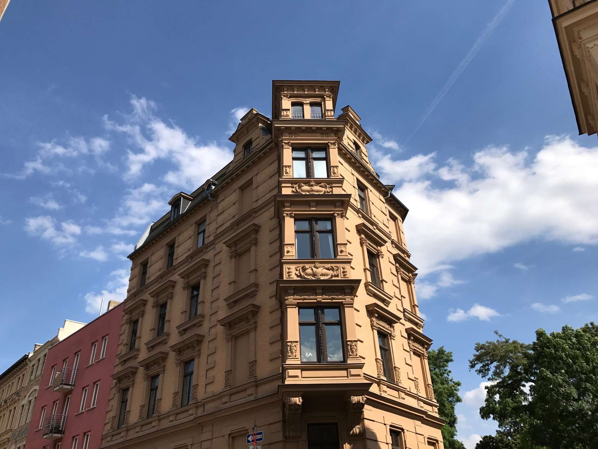 Schmuckstück mit allen Extras und Einbauküche im Dachgeschoss!