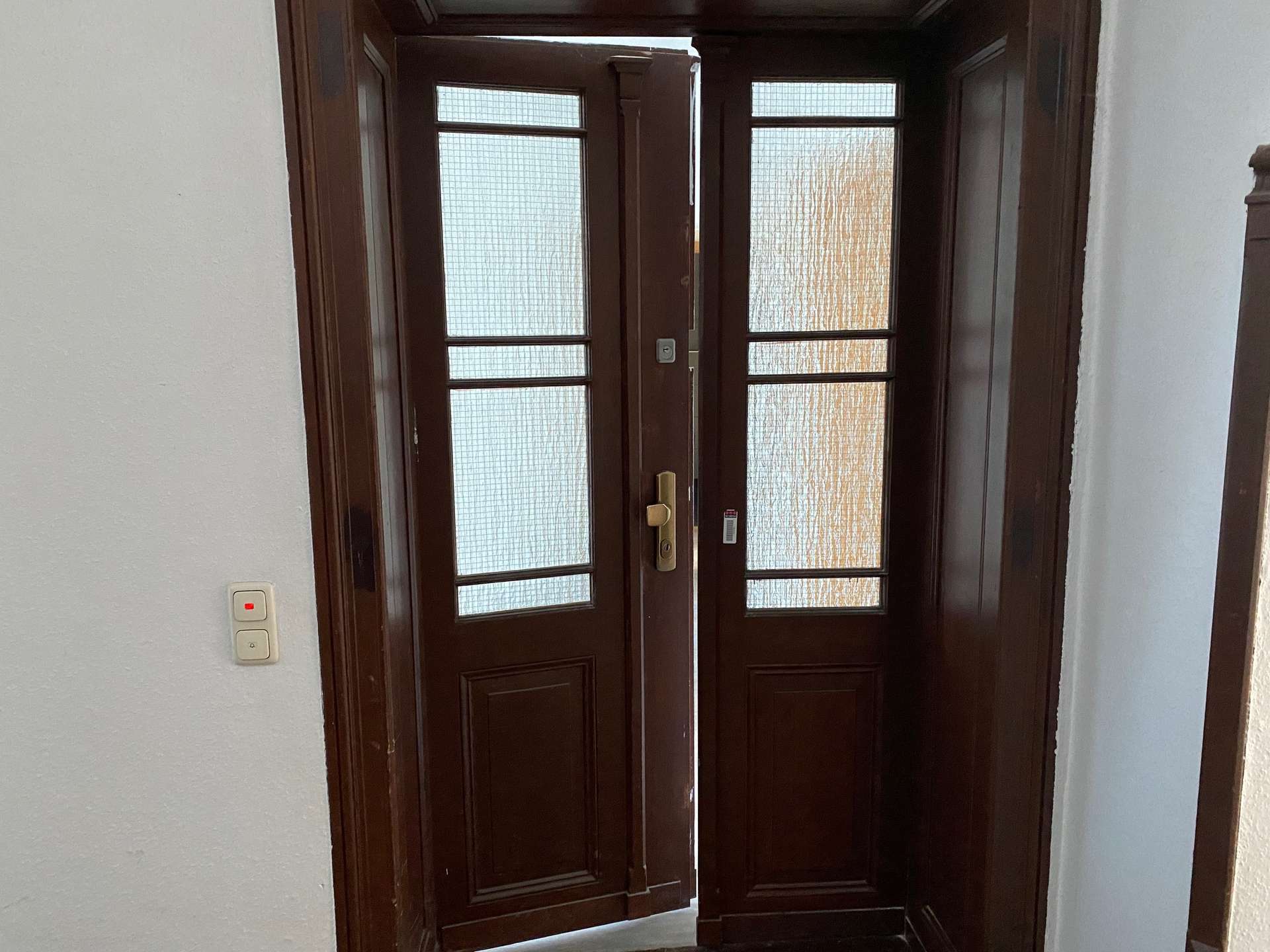 Einzigartig! 2 Einheiten geteilt in Wohnen und Arbeiten mit großem Wohn- und Essbereich, 2 Bäder und Terrasse!