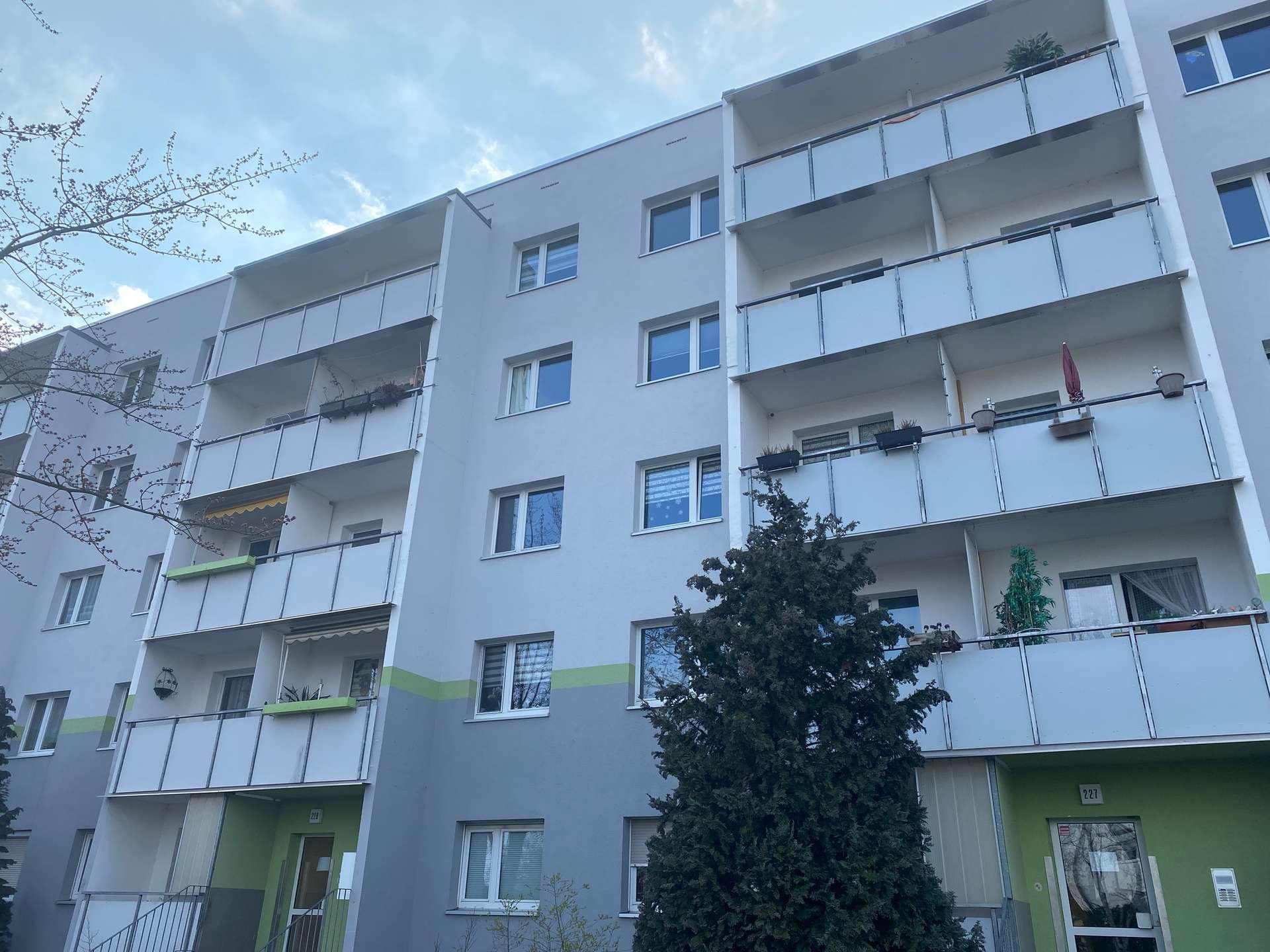 Erstbezug nach Modernisierung mit Einbauküche und Loggia!