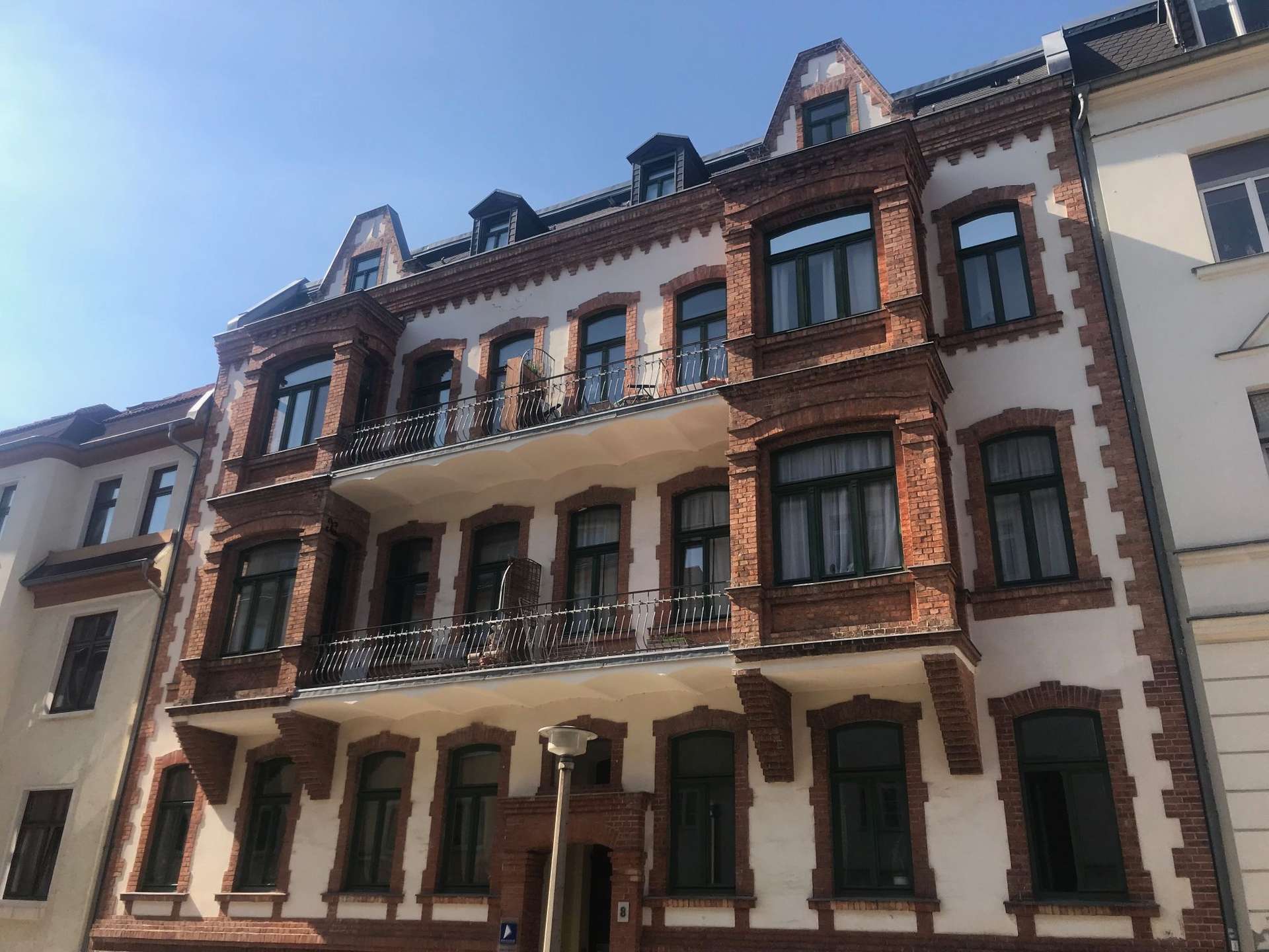 Schöne Dachgeschosswohnung mit Sichtbalken-Über den Dächern des Paulusviertels!