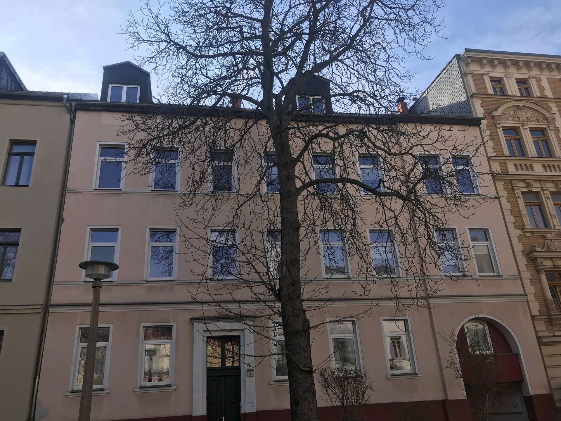 Wohnung im Souterrain mit Terrasse an der Küche!