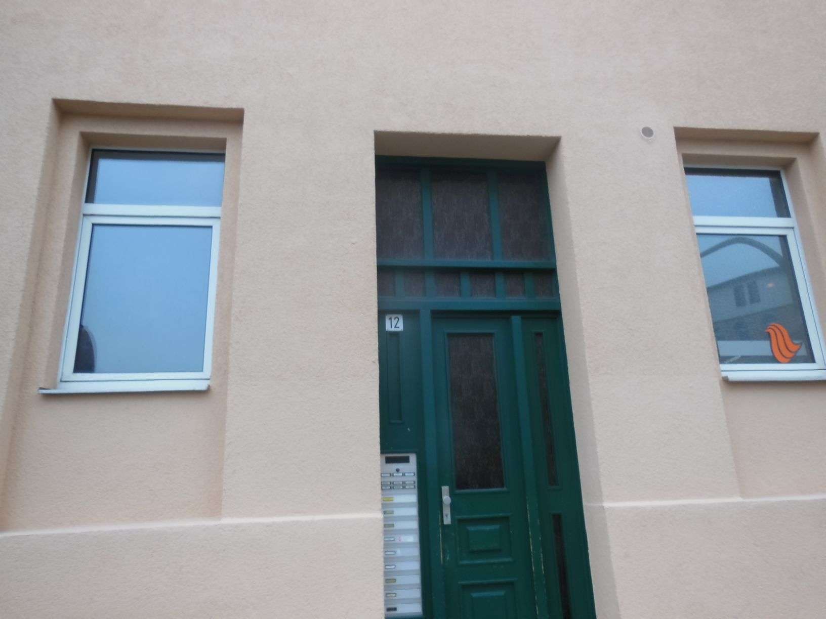 Familie oder WG gesucht, Bad mit Wanne, geräumige und separate Küche!
