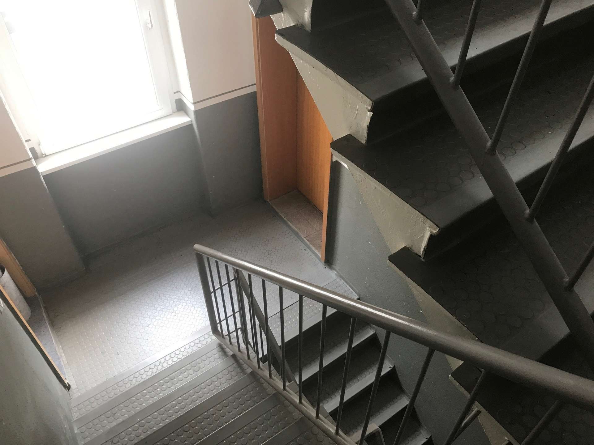 Kleine gemütliche Dachgeschosswohnung mit Wanne!