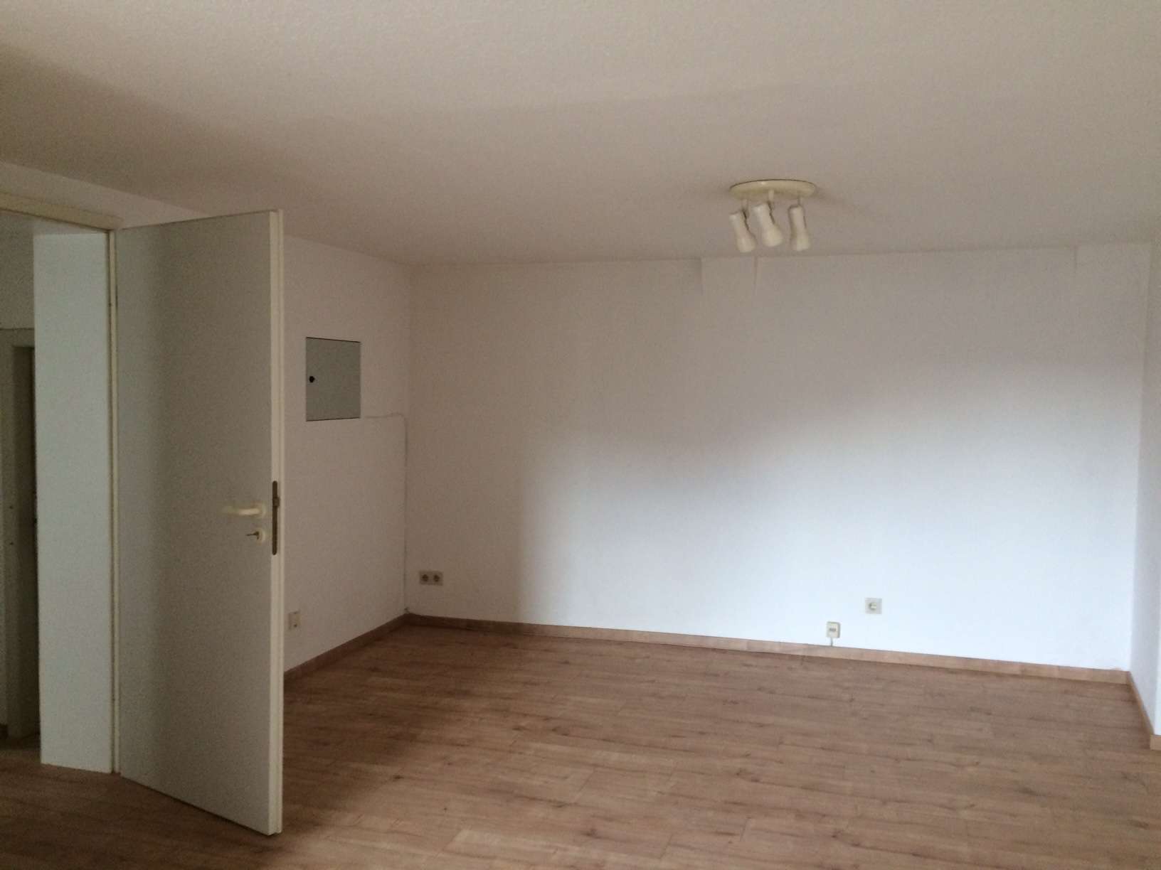 Dachgeschosswohnung mit Miniküche in Top - Innenstadtlage!