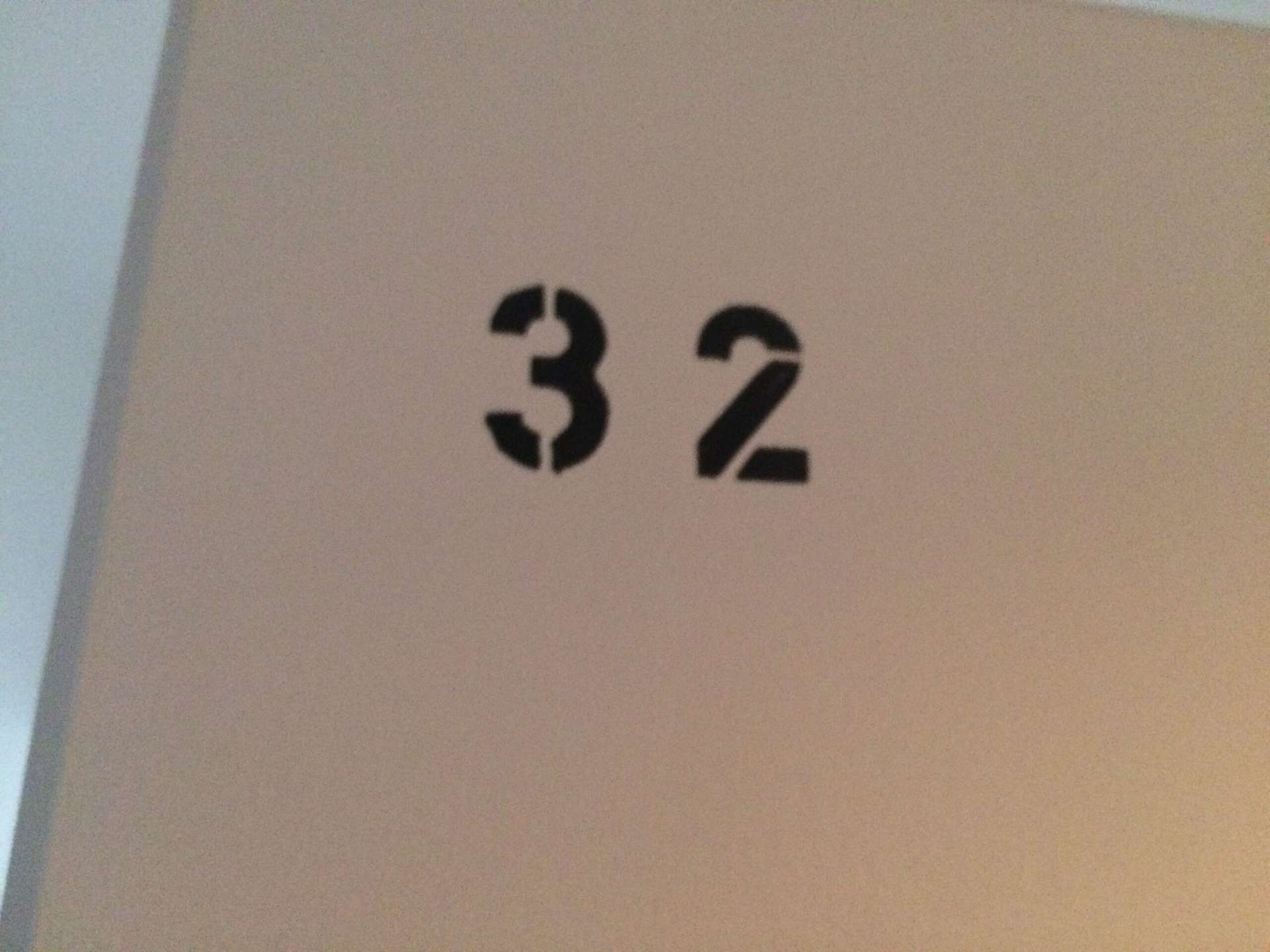 3-Raum-Wohnung im Dachgeschoss mit Sichtbalken und Tageslichtbad!