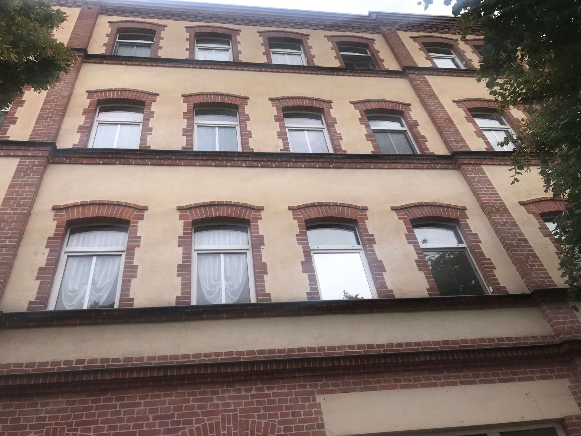 2-RWE in Ammendorf mit grüner Oase im Hinterhof!
