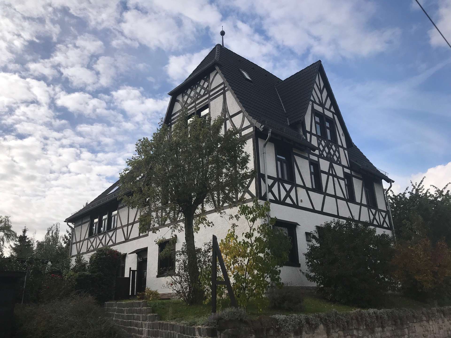 Wohnen in ehemaliger Kunstgalerie mit großer Einbauküche und Kochinsel!