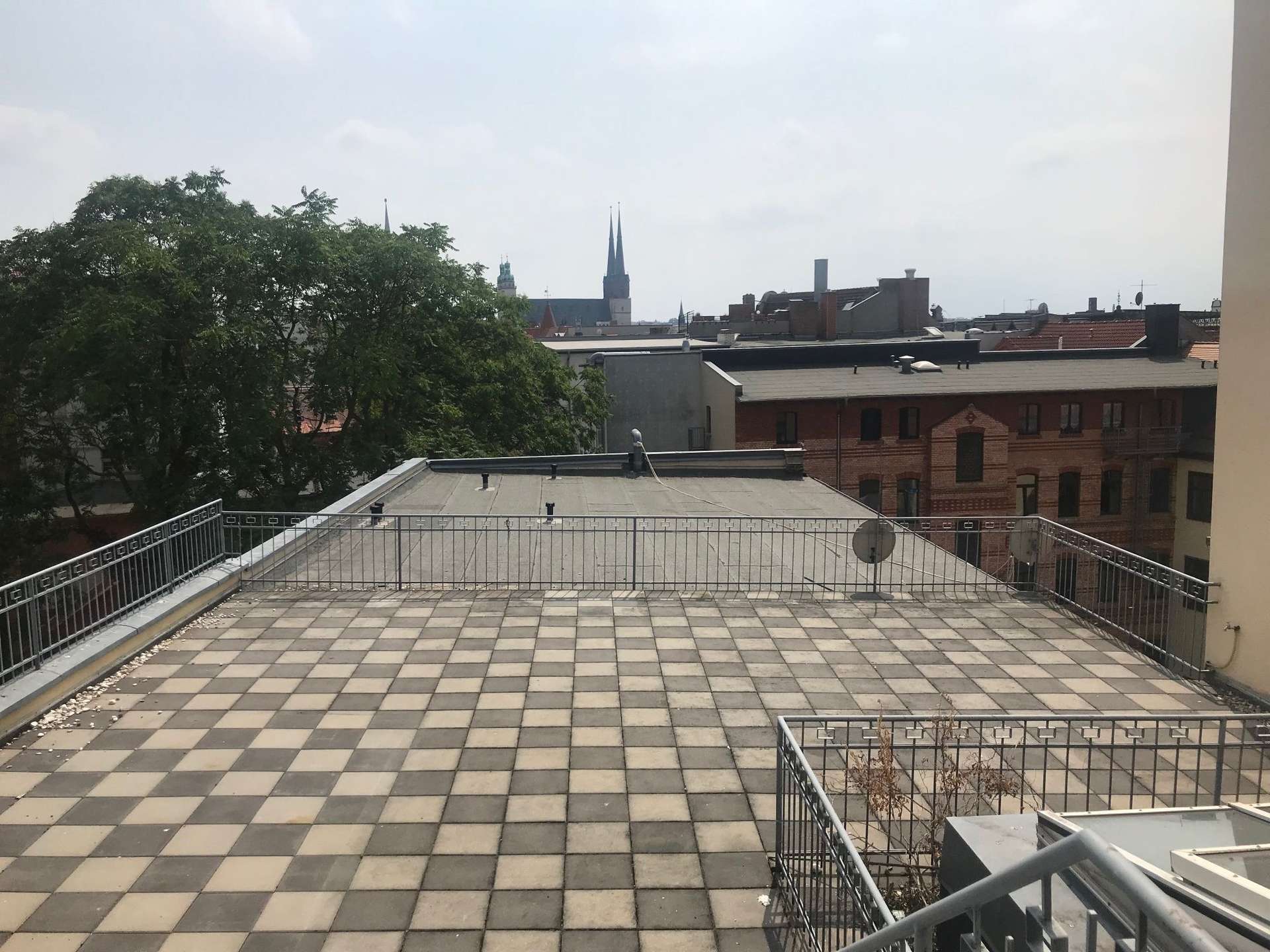 Erstbezug nach Renovierung, einzigartige Maisonettewohnung mit Parkett, Balkon und Terrasse!