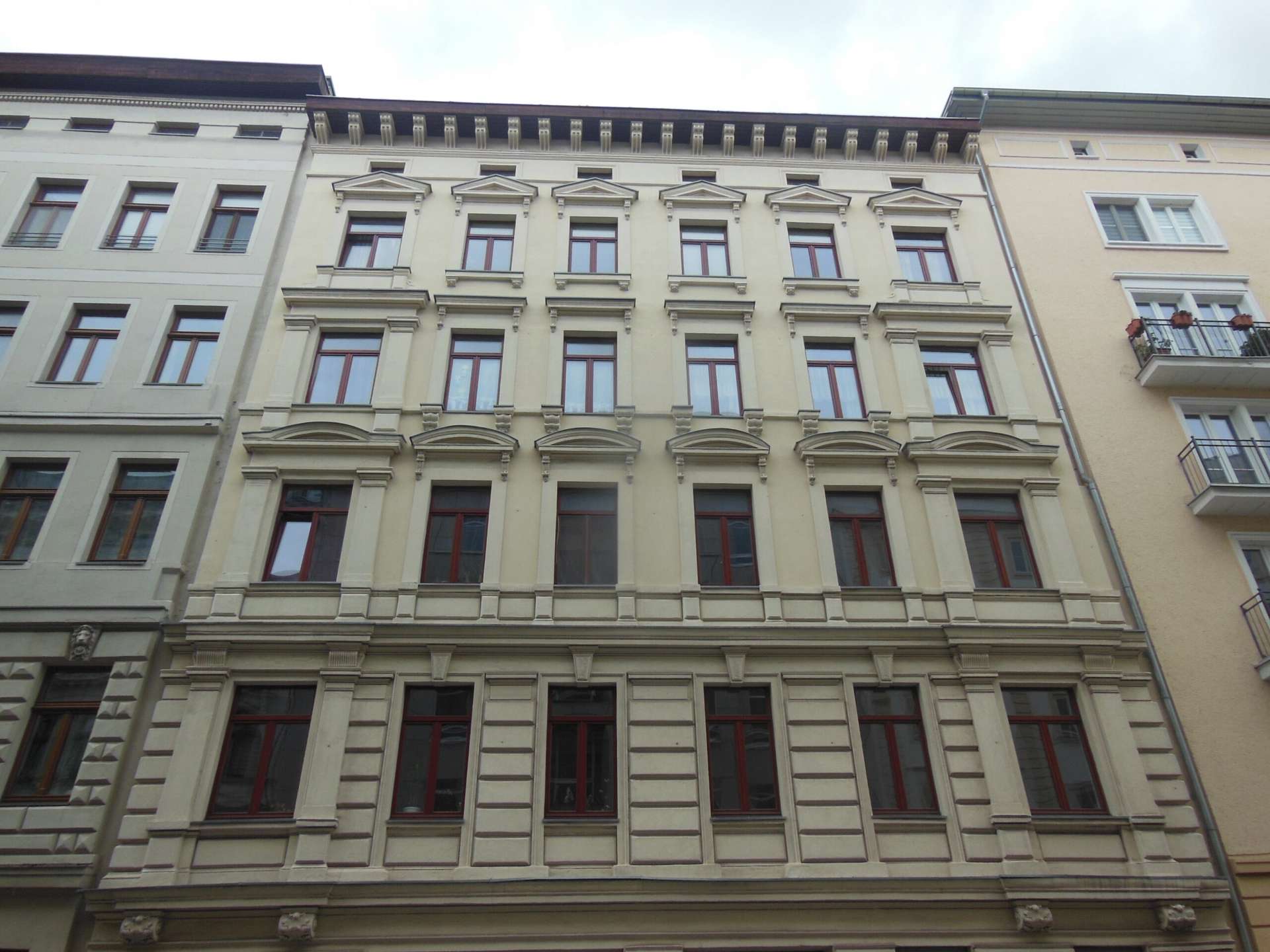 Gut geschnittene 3-Raum-Wohnung mit Badewanne!