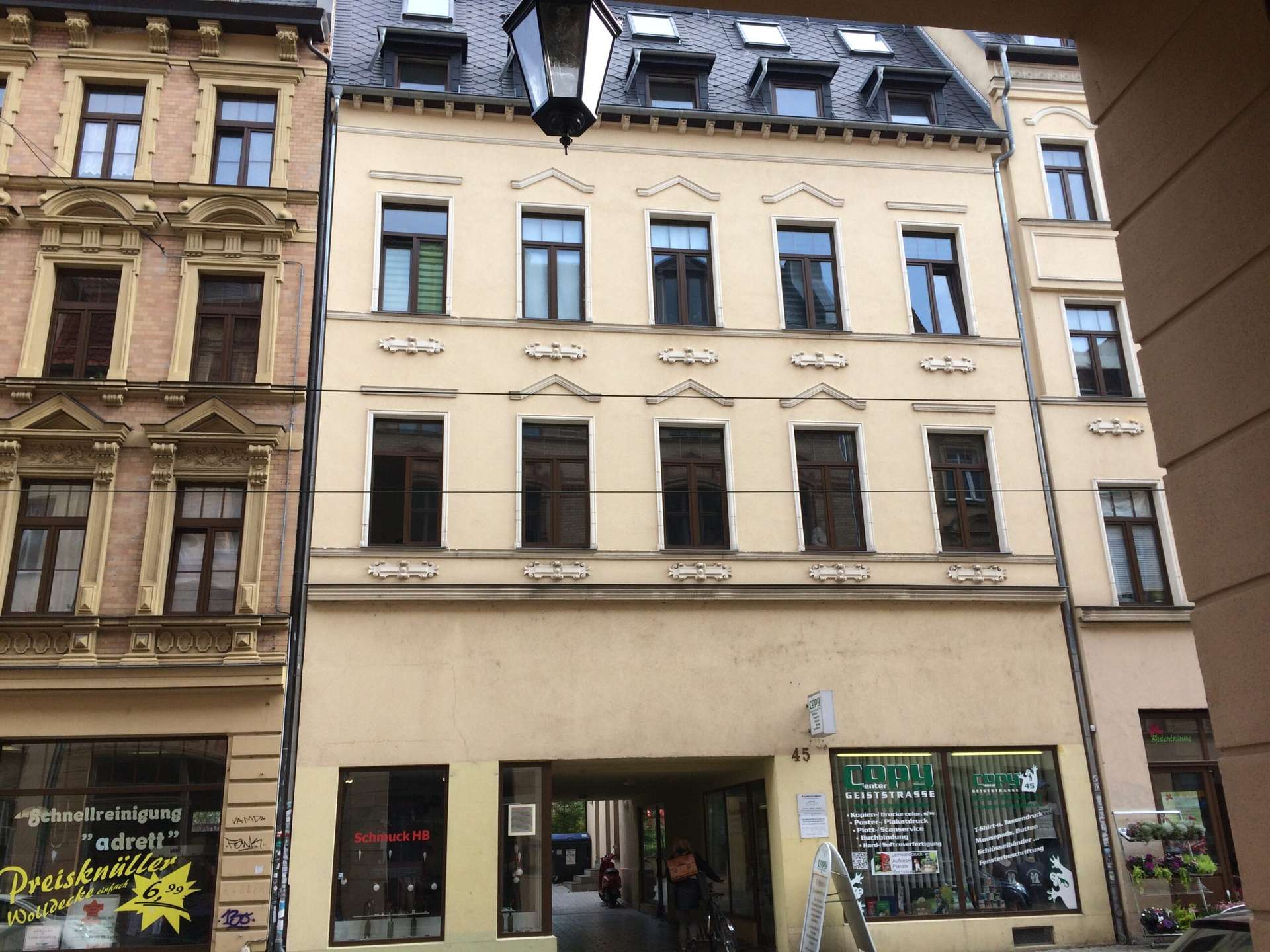 Schöne Dachgeschosswohnung im Herzen von Halles Innenstadt!