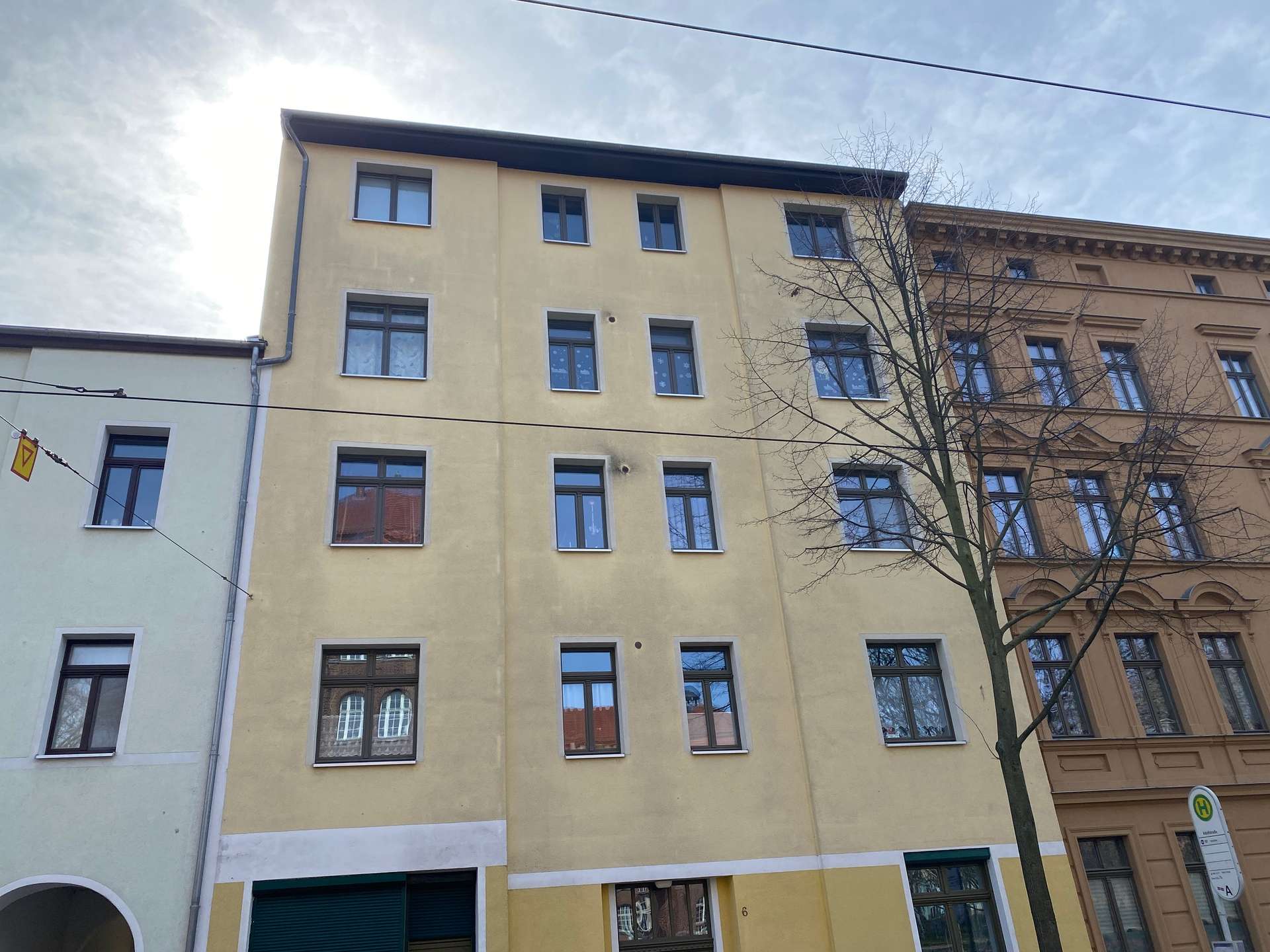 Kleine Wohnung mit Balkon und Einbauküche!
