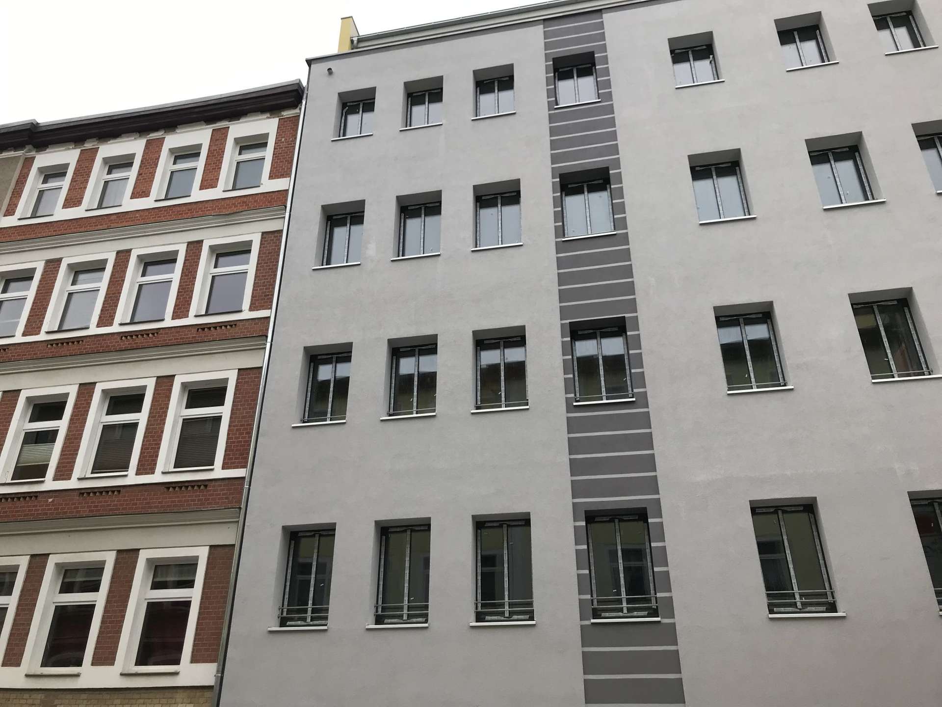 Moderne Wohnung mit Fußbodenheizung, Aufzug, Gäste WC, Hauswirtschaftsraum & Balkon!