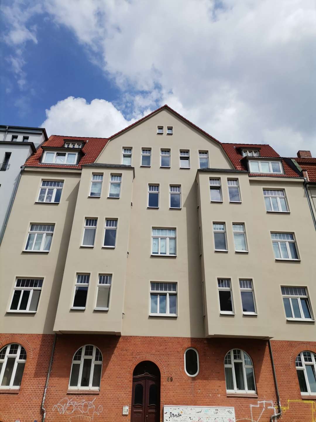 Vermietet! Helle Wohnung im ruhig gelegenen Hinterhaus mit offener Küche und Balkon in Top-Lage!