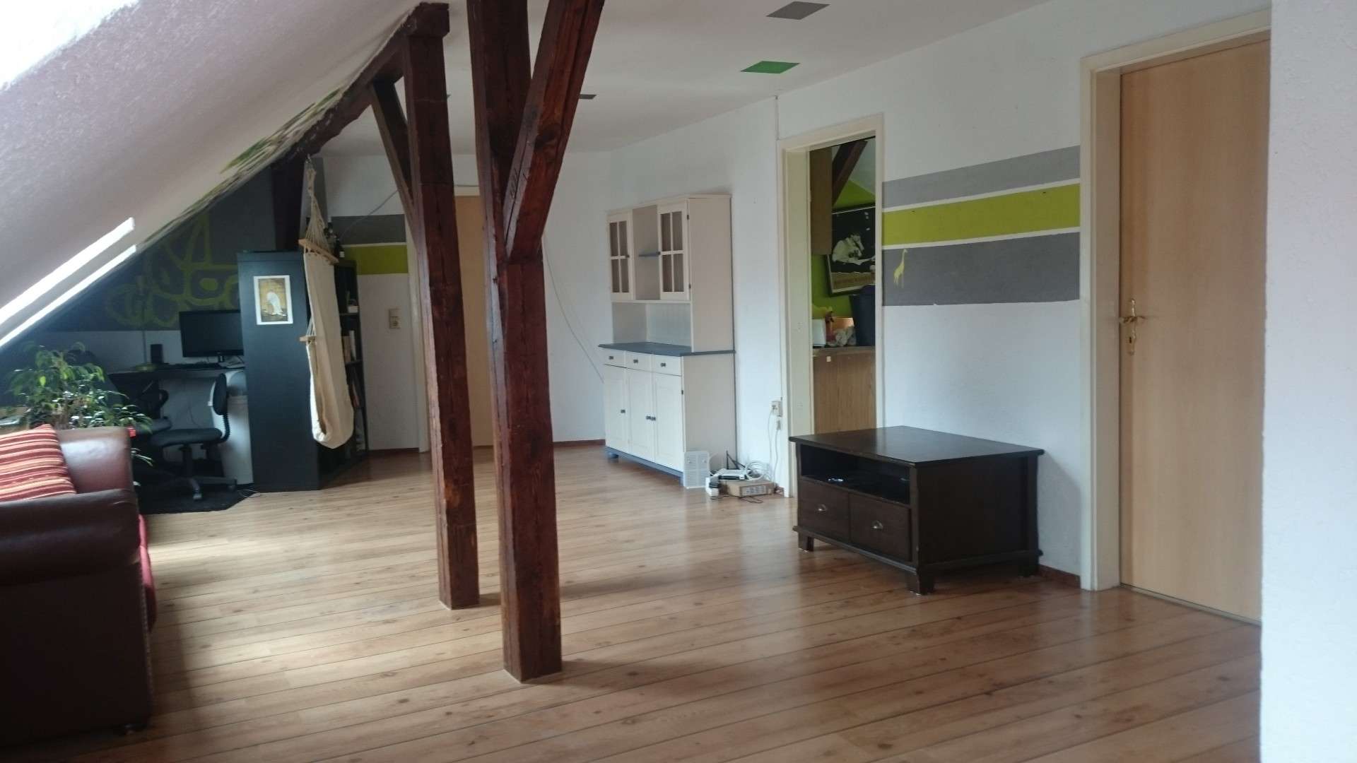 Schöne DG-Wohnung mit Sichtbalken! überarbeitet NaL 09.06.17