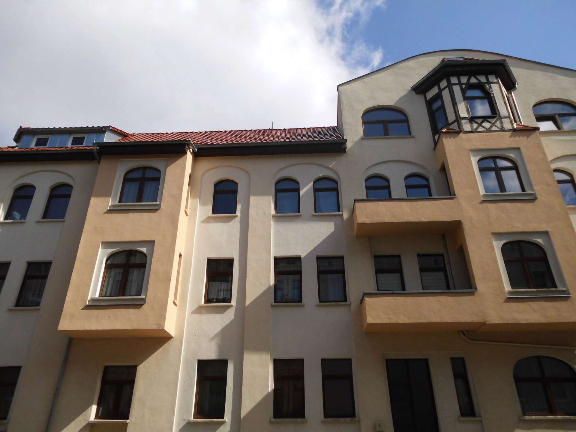 Sehr helle 3 - Raum - Wohnung mit Erker im Dachgeschoss!
