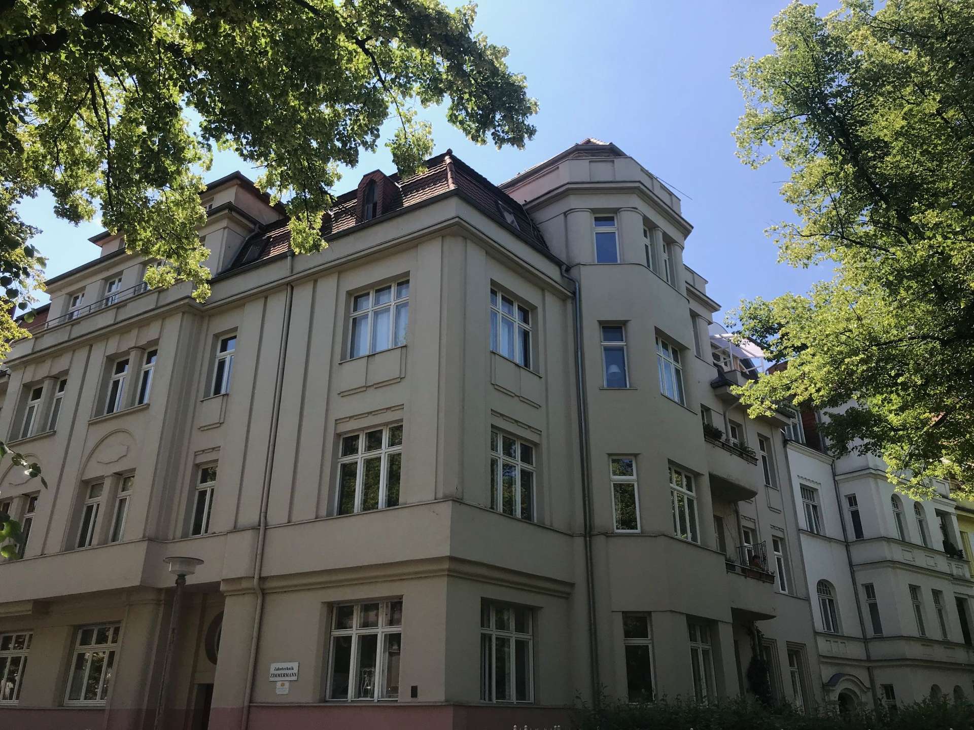 Nach Sanierung sind Sie die ersten Mieter, Bad mit Wanne & Dusche, Balkon mit Blick auf die Pauluskirche!